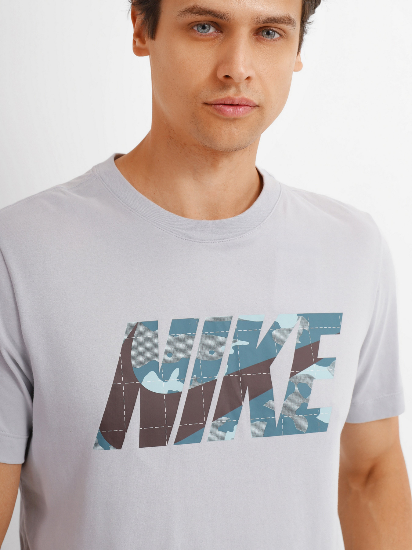 Футболка спортивная NIKE Dri-fit модель DM5669-077 Фото