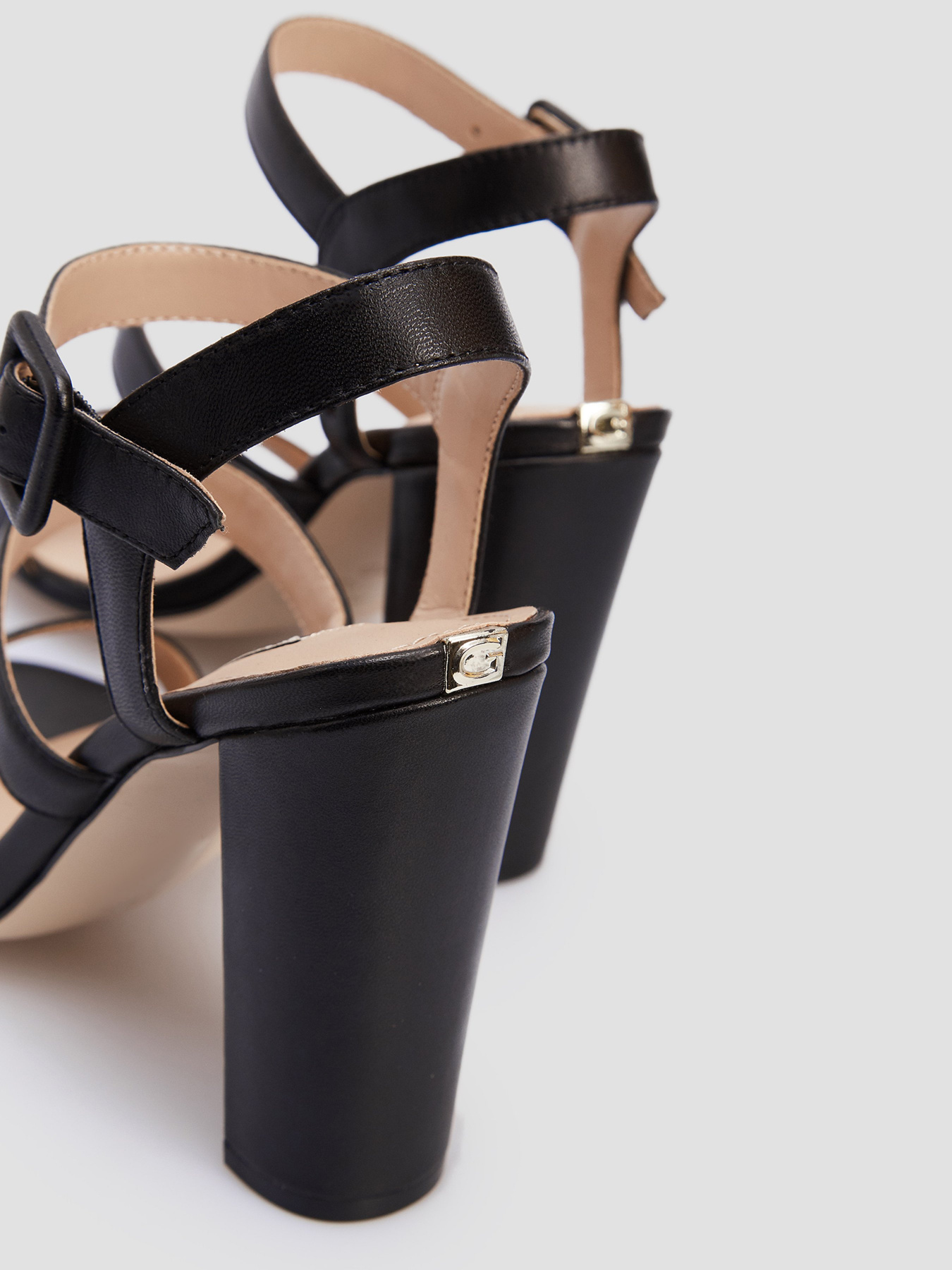 Босоножки GUESS 
Melodie модель FL6MEL-LEA03-BLACK Фото