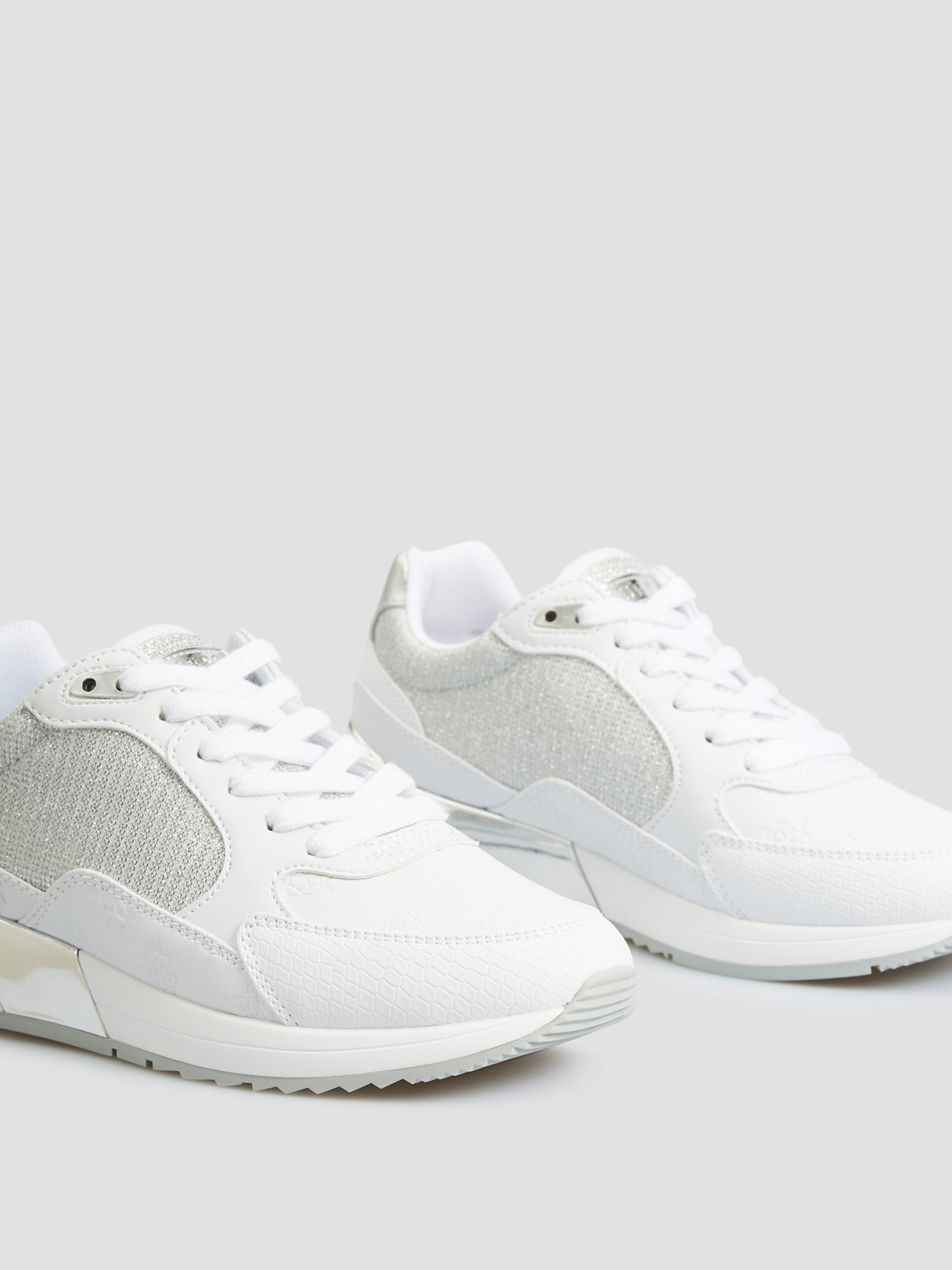 Кроссовки GUESS модель FL5MOX-PEL12-WHISI Фото