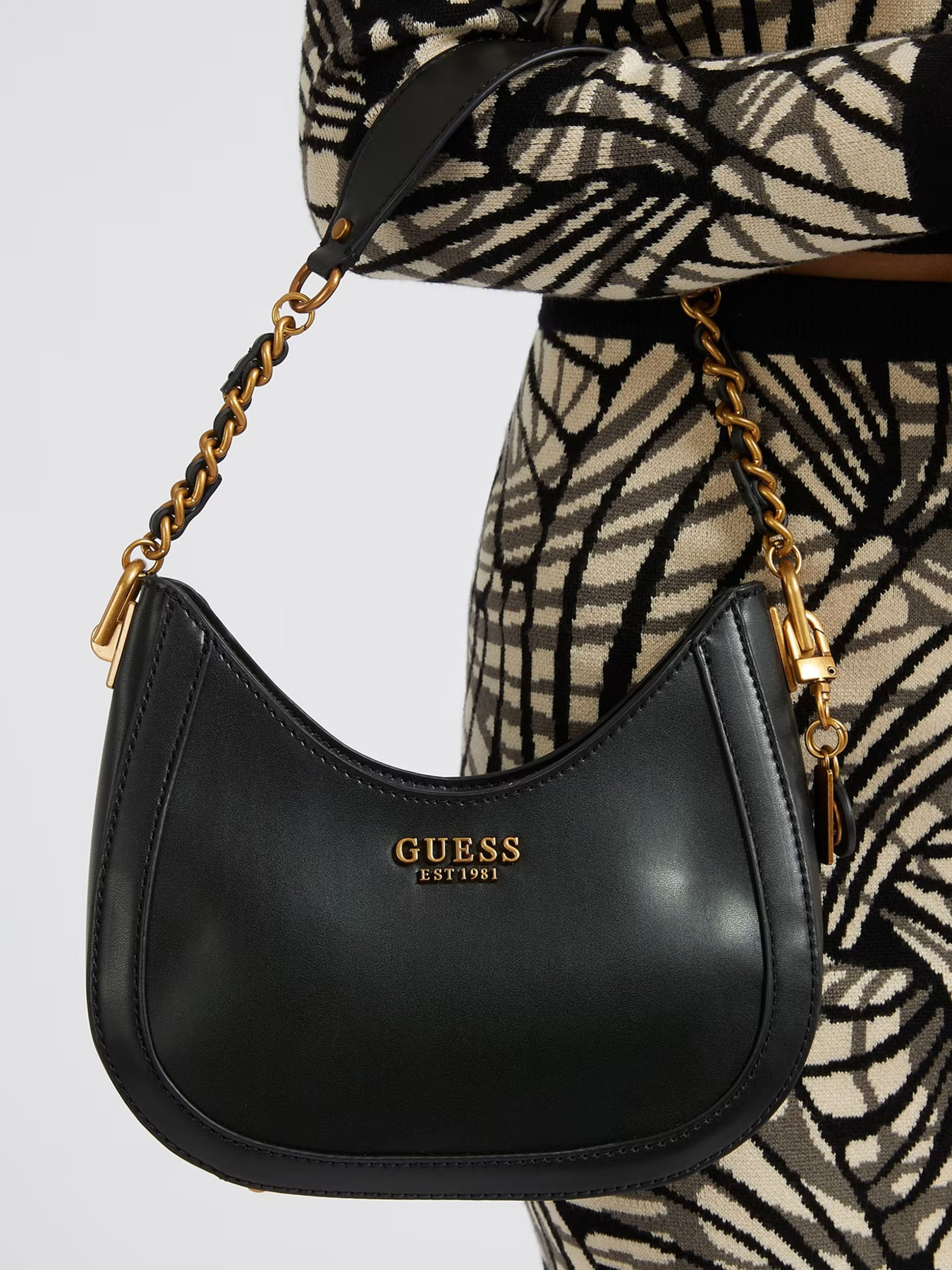 Хобо GUESS модель HWVB85.58010;BLA Хобо GUESS модель HWVB85.58010;BLA Фото