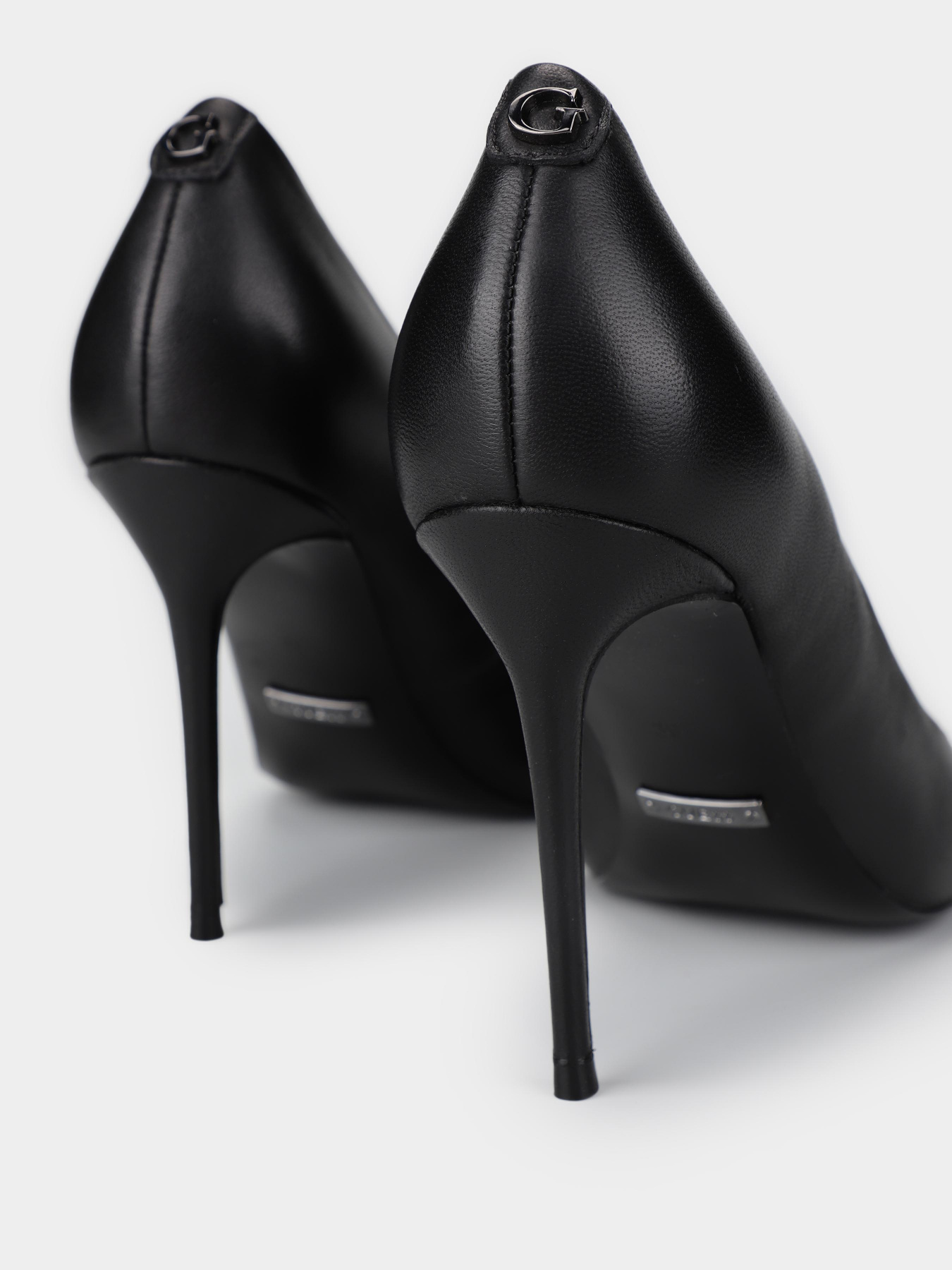 Туфли-лодочки GUESS Sabalia модель FL7SBA.LEA08;BLACK Фото