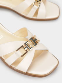 Шльопанці GUESS Realla модель FLJRLL.LEA19;CREAM Фото