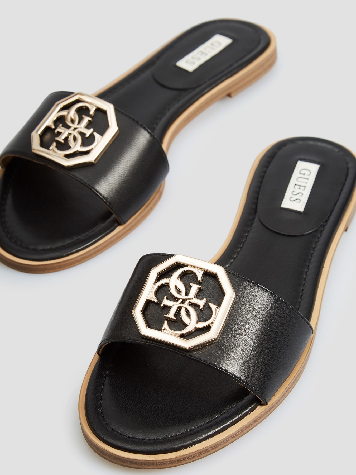 Шлепанцы GUESS Botali модель FL6BOT-LEA19-BLACK Фото