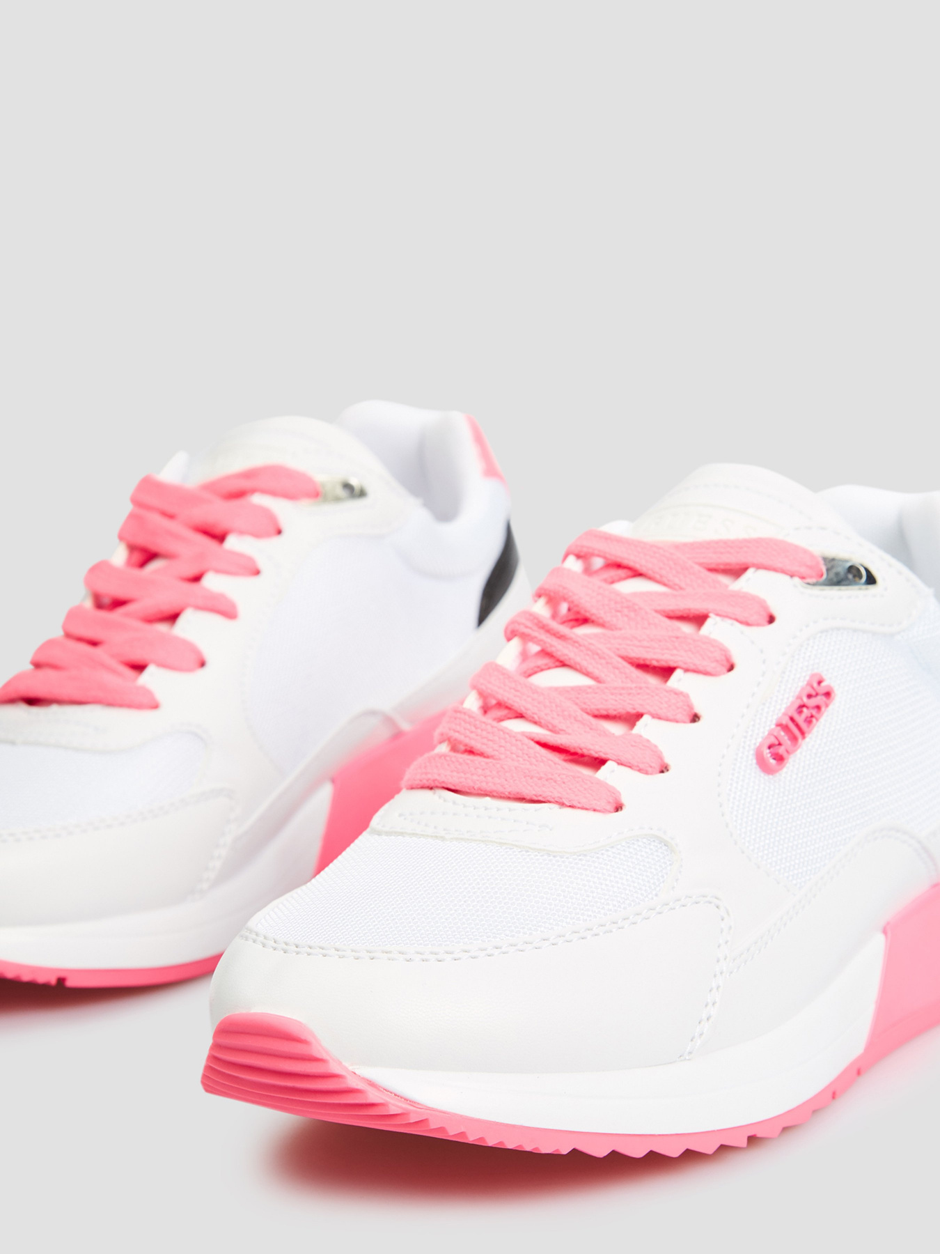 Кросівки повсякденні GUESS Moxea модель FL6MX3-ELE12-WHIFU Фото