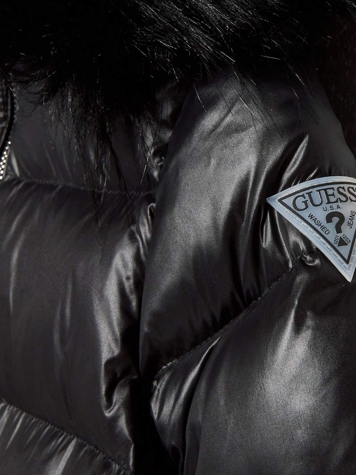 Пуховик GUESS модель J2BL03.WB080;JBLK Пуховик GUESS модель J2BL03.WB080;JBLK Фото