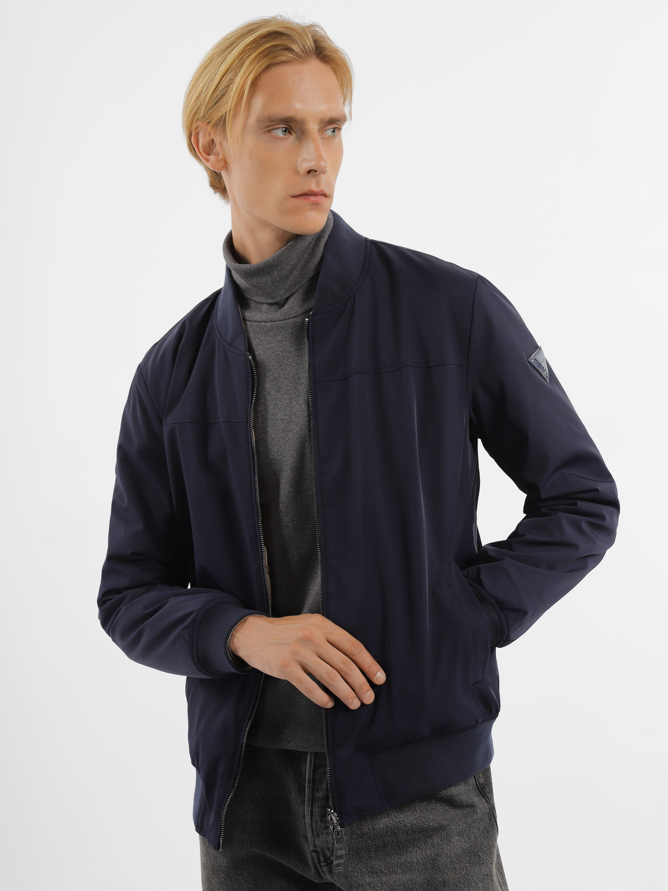 Демисезонная куртка GUESS модель M3YL16.WFHJ0;G7V2 Фото