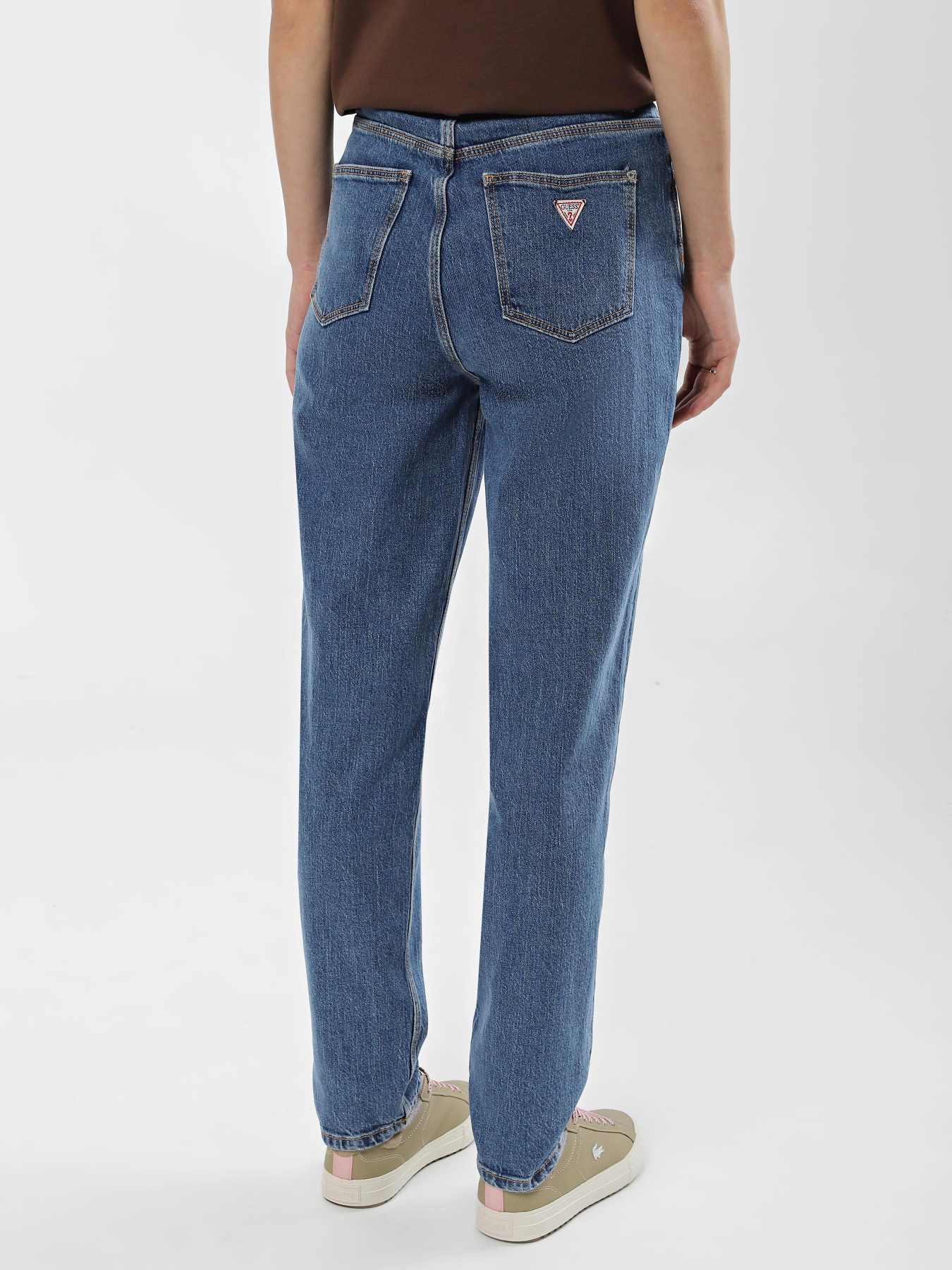 Джинсы мом GUESS Mom Jean Aumd Authentic Mid модель W2YA21.D4NH5;AUMD Фото