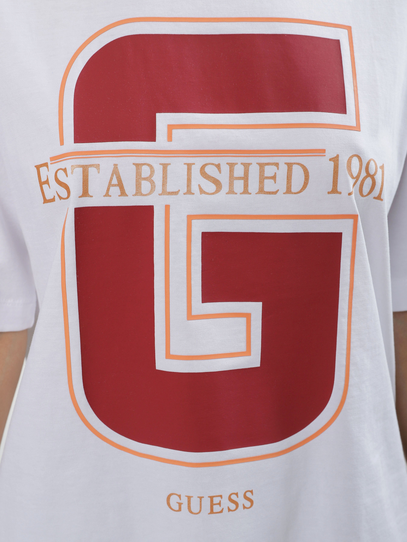 Футболка GUESS модель V3BI02.I3Z14;G011 Фото