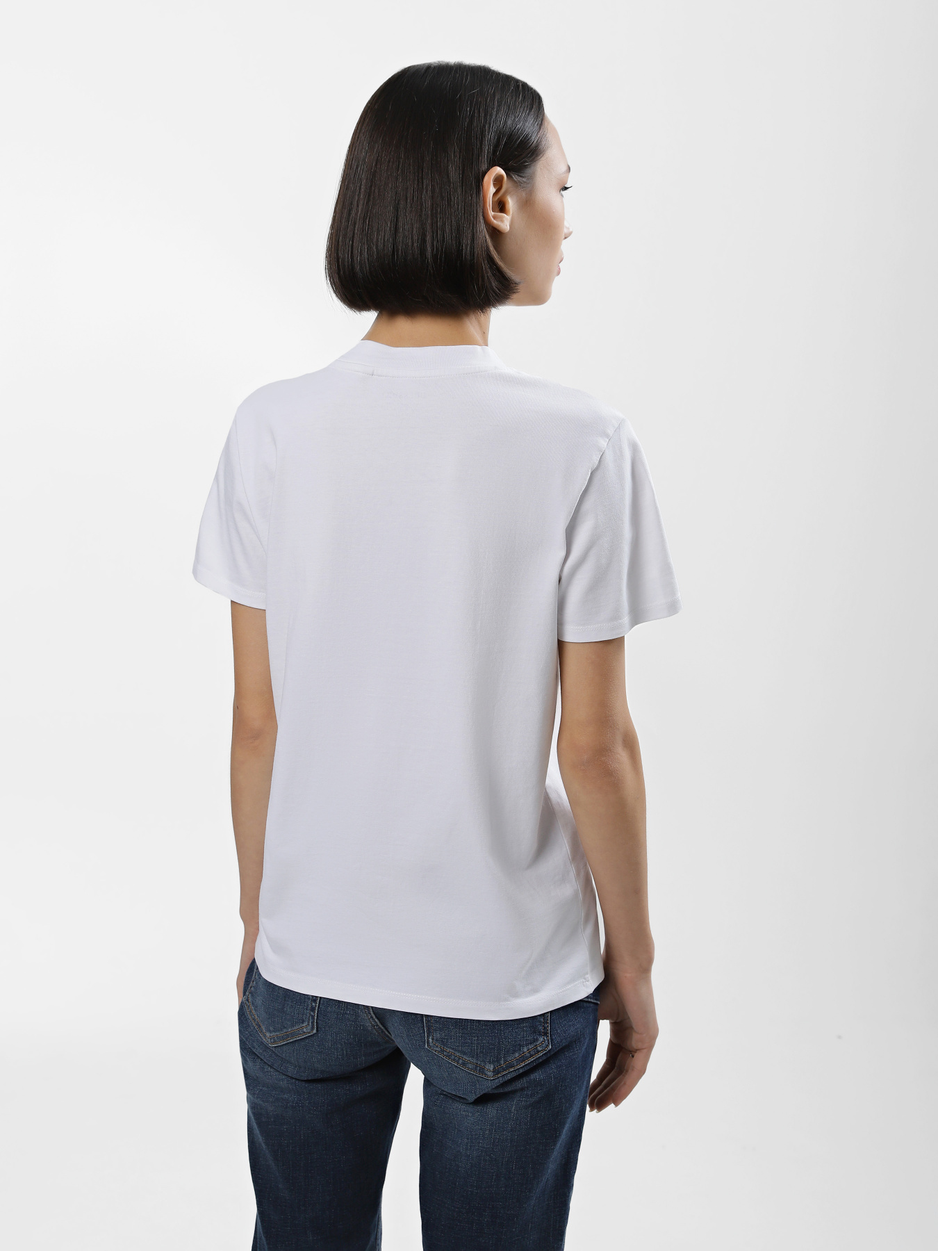 Футболка GUESS Classic Fit Logo модель W2BI69.K8FQ1;G011 Футболка GUESS Classic Fit Logo модель W2BI69.K8FQ1;G011 Фото