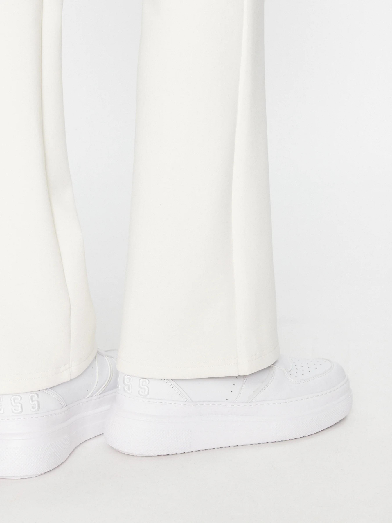 Спортивні штани GUESS Ann модель V3BB09.KBCK2;G6K5 Фото