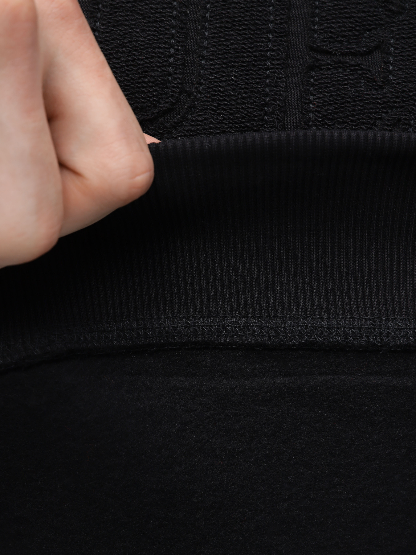 Свитшот GUESS Beau Cn Sweatshirt модель M3BQ08.K9Z21;JBLK Свитшот GUESS Beau Cn Sweatshirt модель M3BQ08.K9Z21;JBLK Фото