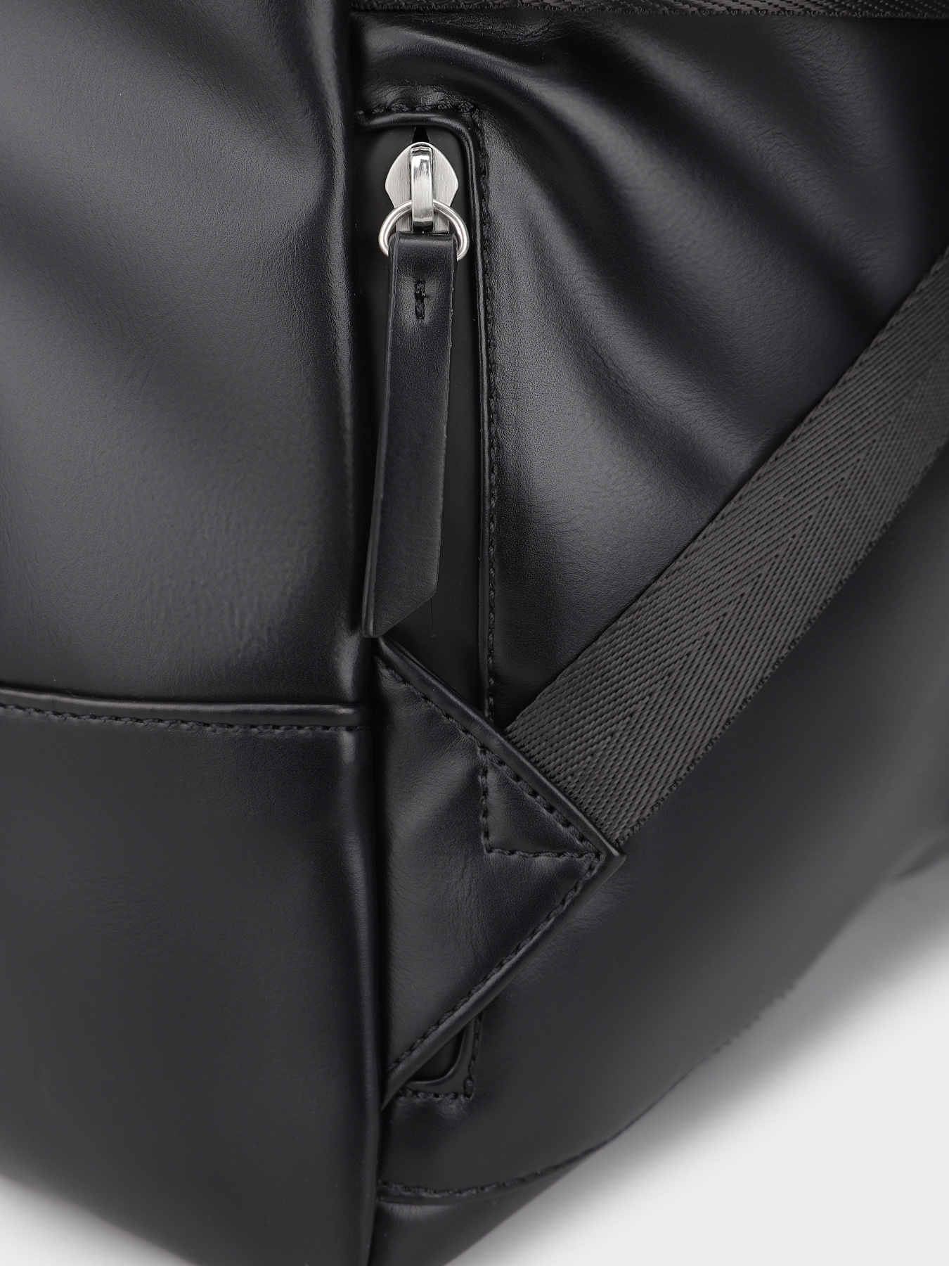 Повсякденний рюкзак GUESS Milano Compact модель HMMILI.P4411;BLA Фото