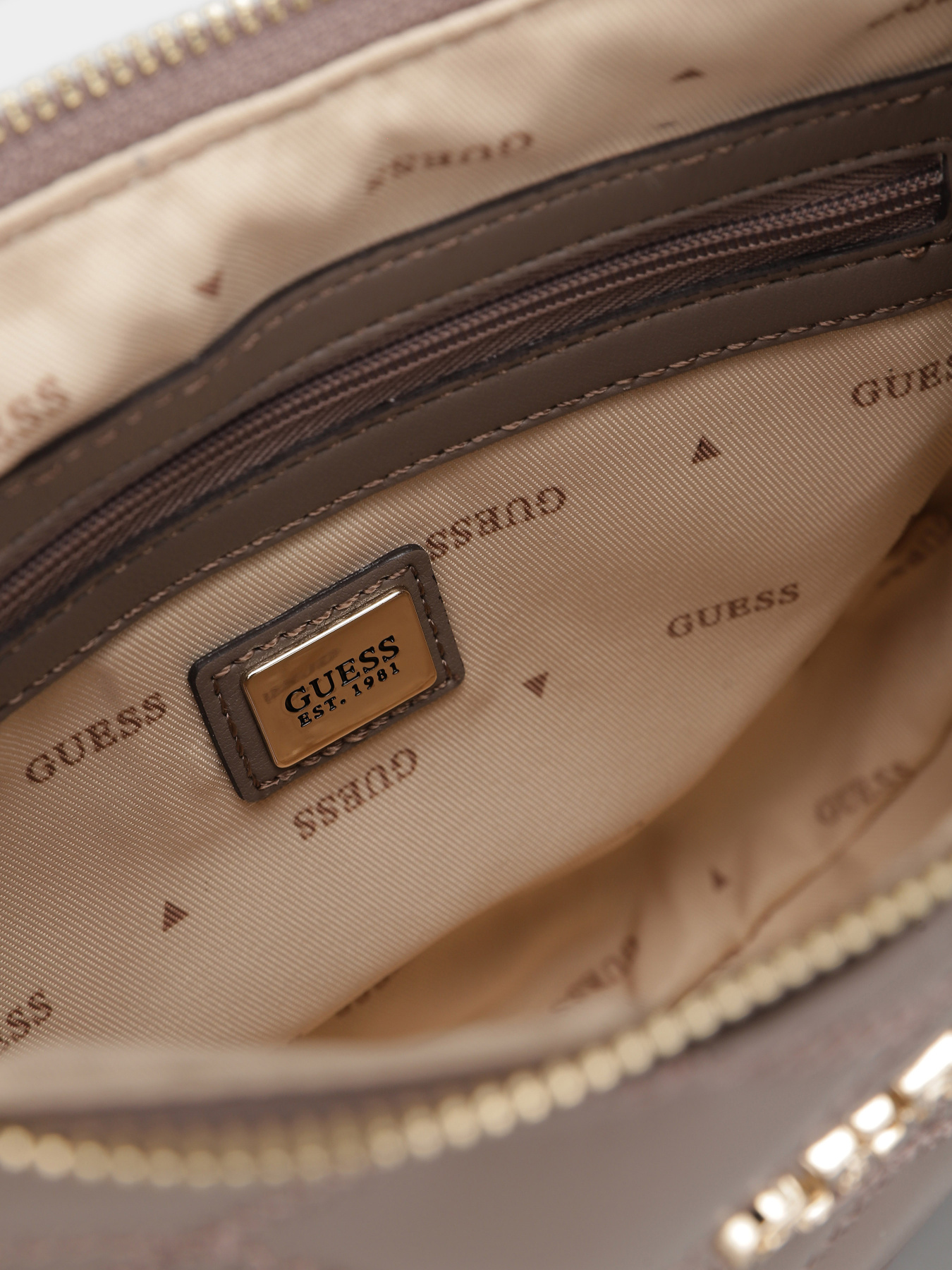 Сумка GUESS Tamsin Top Zip модель HWQG96.32170;DRT Сумка GUESS Tamsin Top Zip модель HWQG96.32170;DRT Фото