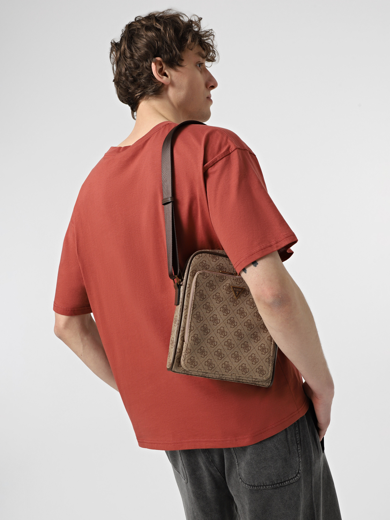 Мессенджер GUESS Milano модель HMMILO.P4260;BBO Фото