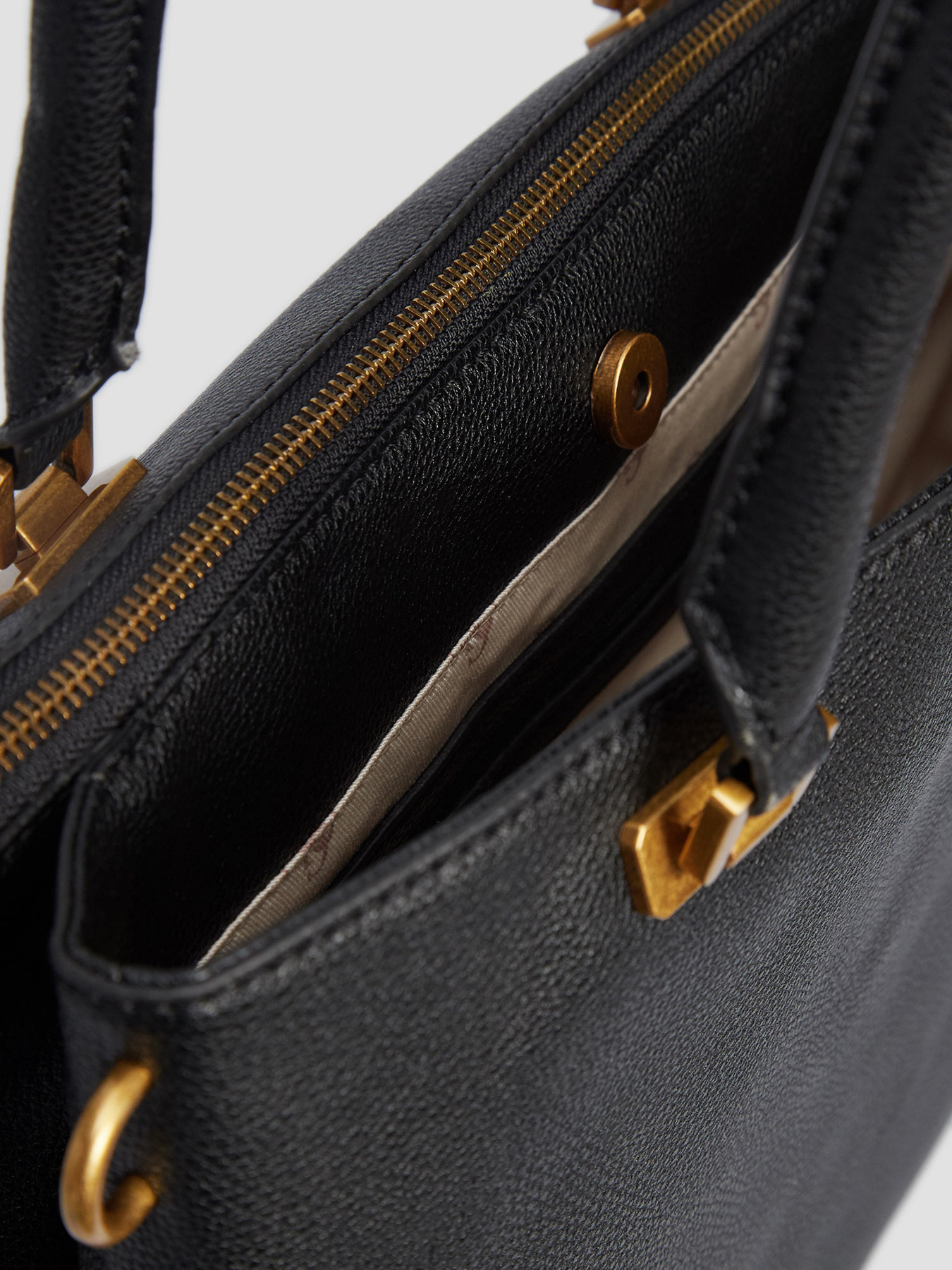 Сумка GUESS модель HWVB78-78100-BLA Фото