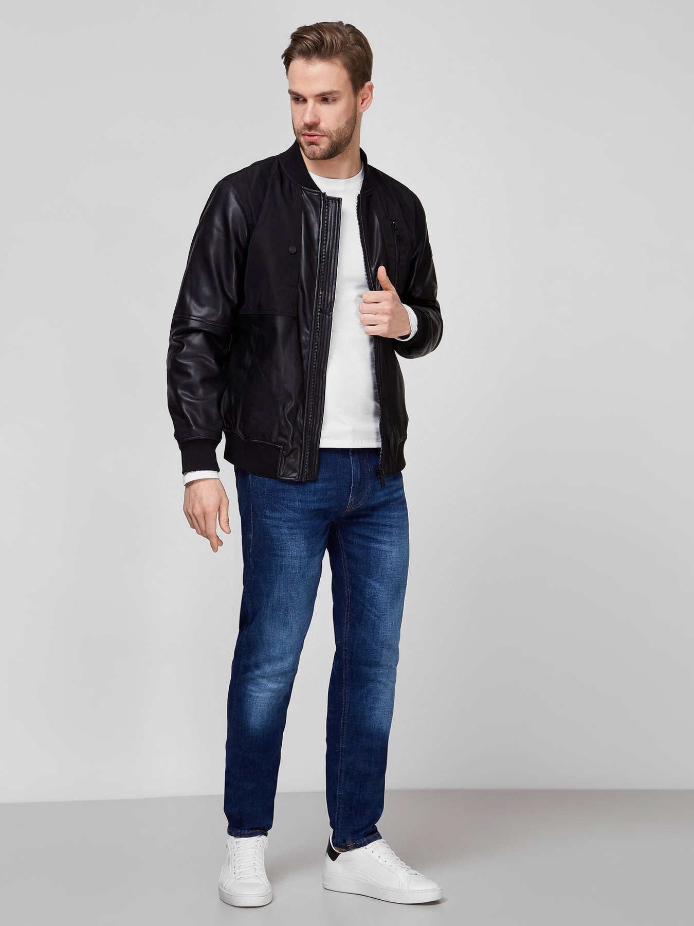 Куртка кожаная GUESS модель M1RL54-WDEJ0-JBLK Куртка кожаная GUESS модель M1RL54-WDEJ0-JBLK Фото