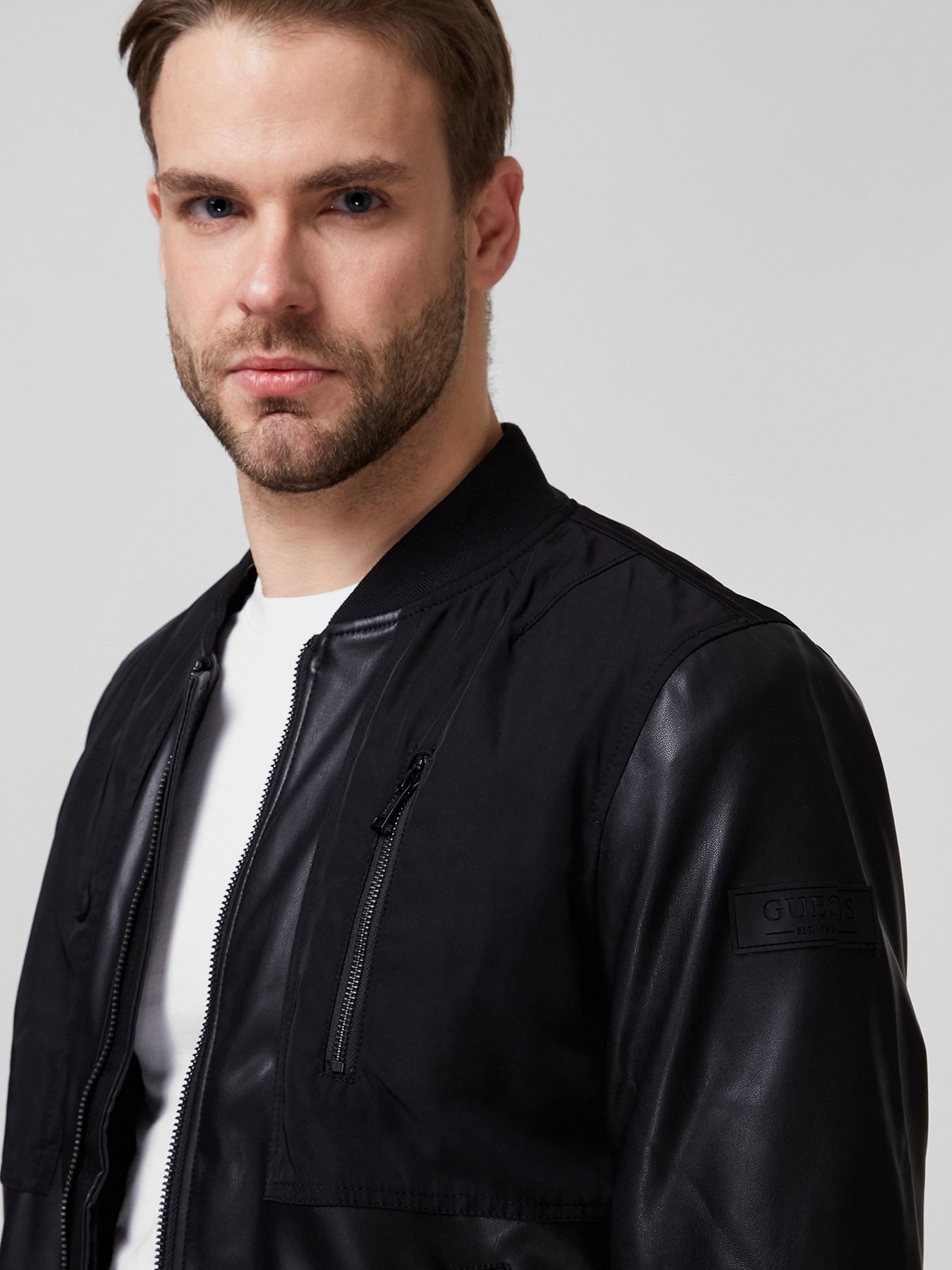 Куртка кожаная GUESS модель M1RL54-WDEJ0-JBLK Куртка кожаная GUESS модель M1RL54-WDEJ0-JBLK Фото