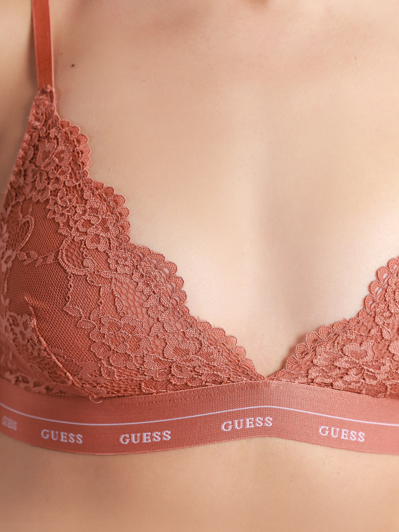 Бюстгальтер GUESS модель O0BC00-PZ01C-WAPK Фото