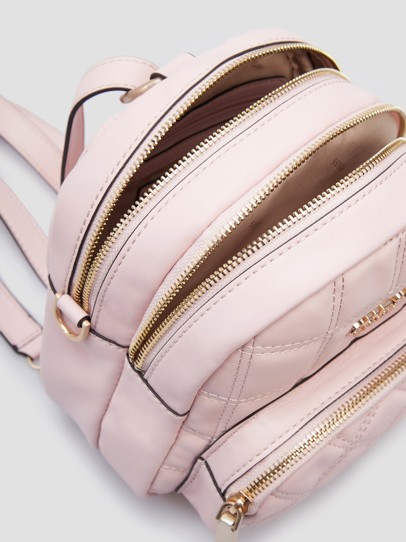 Рюкзаки GUESS Kamina модель HWVS81-11310-BLS Рюкзаки GUESS Kamina модель HWVS81-11310-BLS Фото