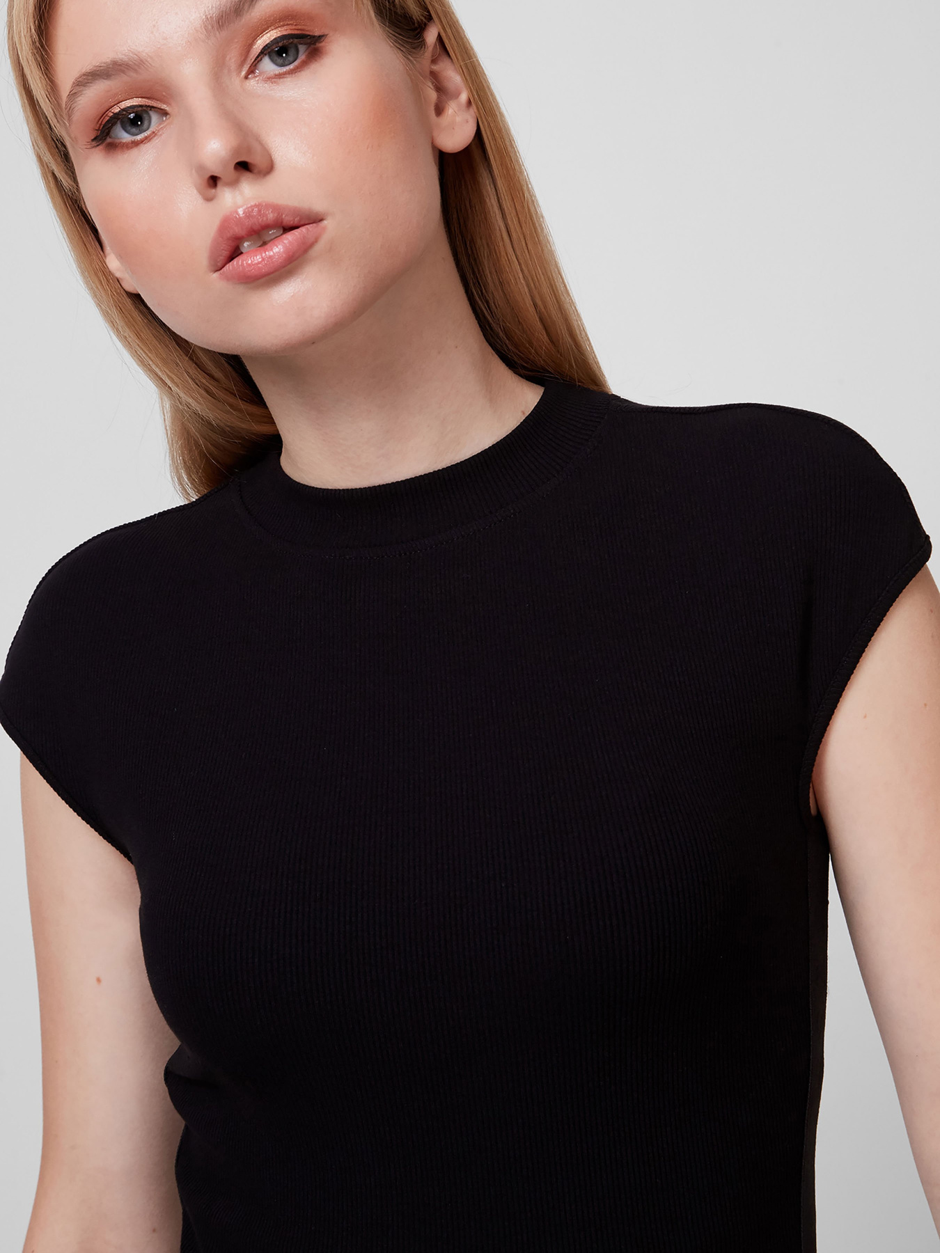 Топ GUESS Rose модель W1YP01.K8RT2;JBLK Фото