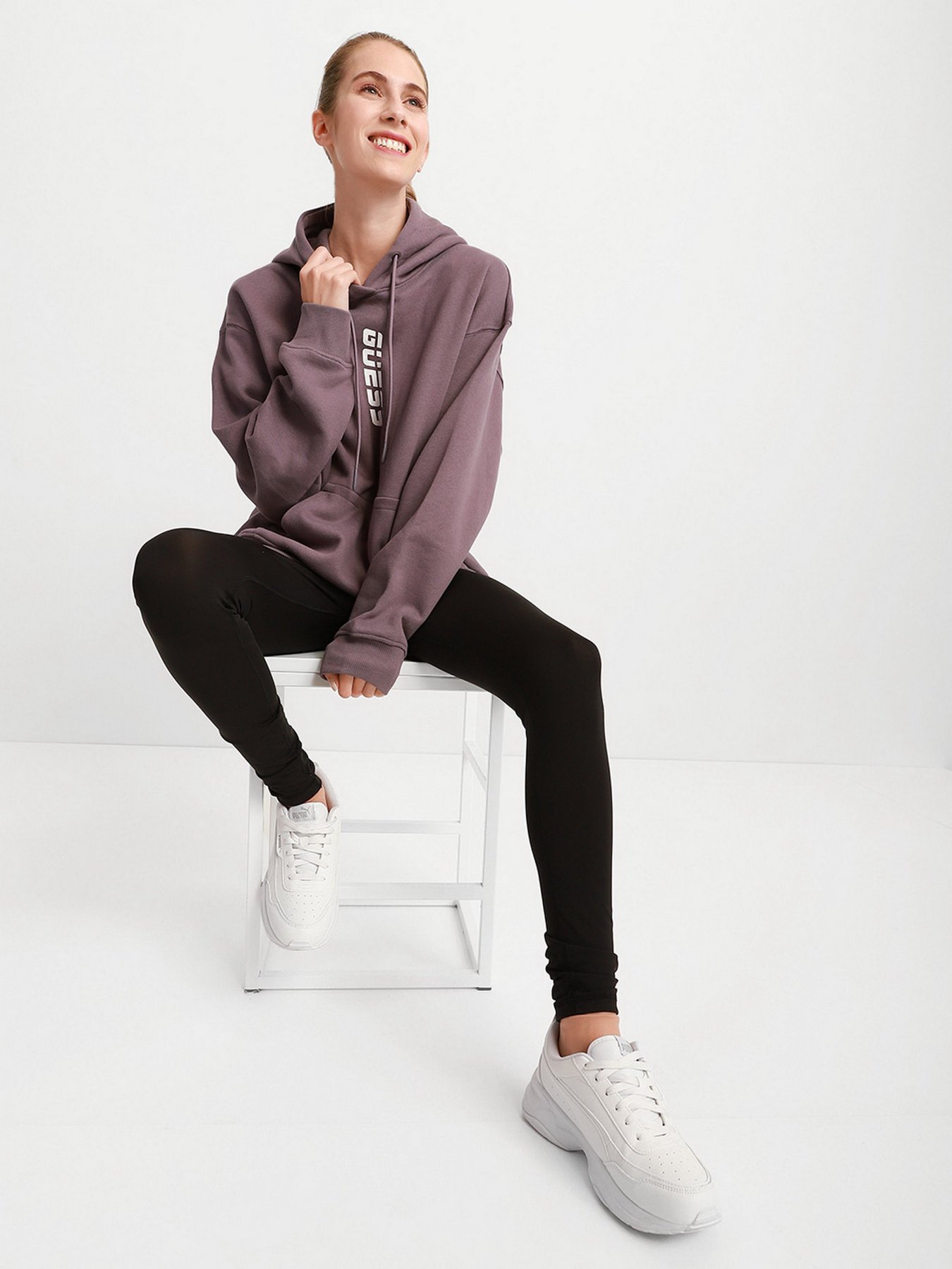 Свитшот GUESS модель O1BA00.K9V31;G9A6 Фото