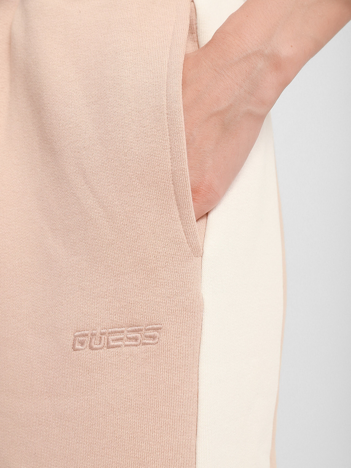 Штани спортивні GUESS модель O1BA27.K9V31;G1DE Фото