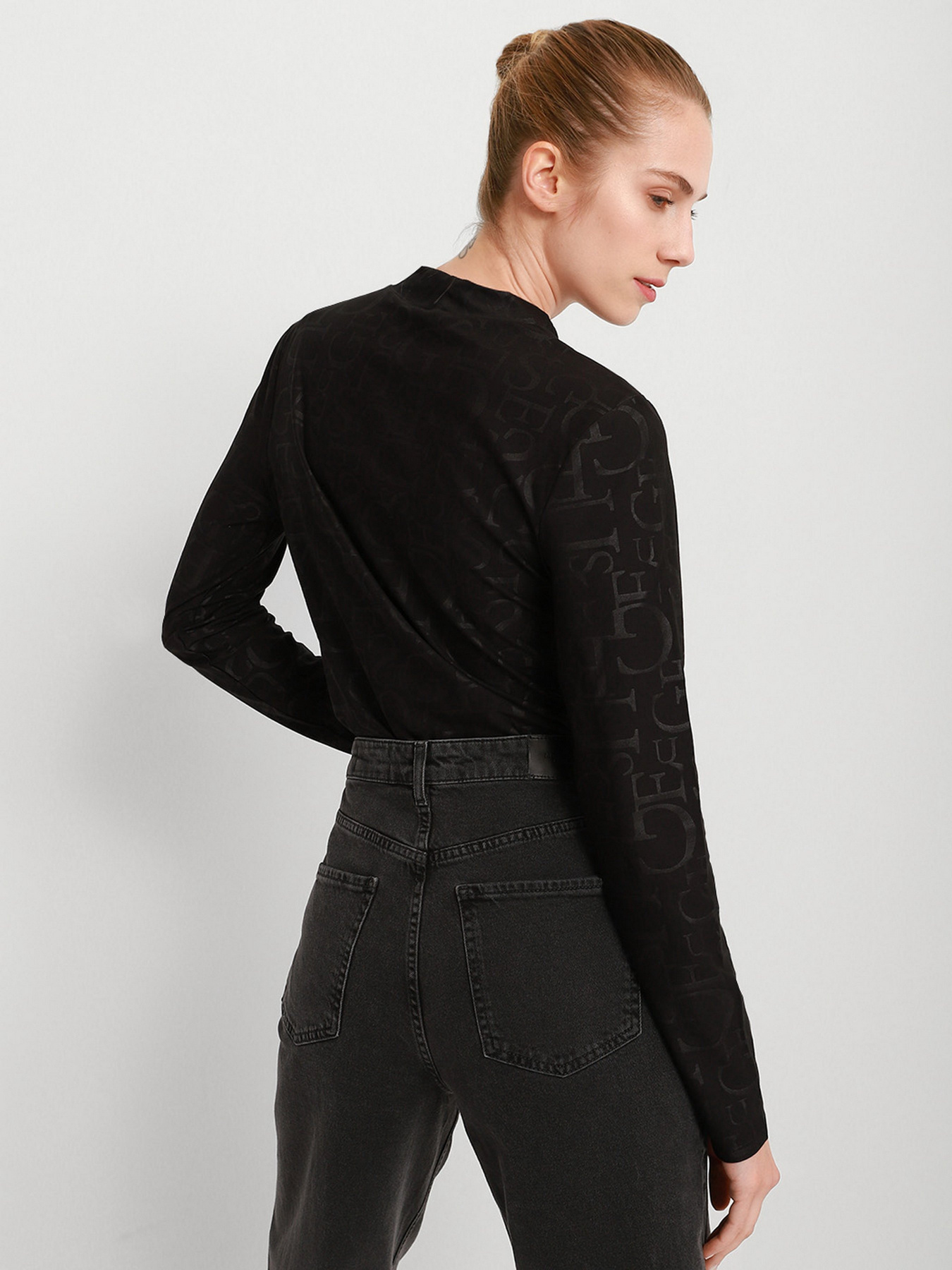 Водолазка GUESS Embossed Logo модель W1BP18.KA2O1;JTMU Фото