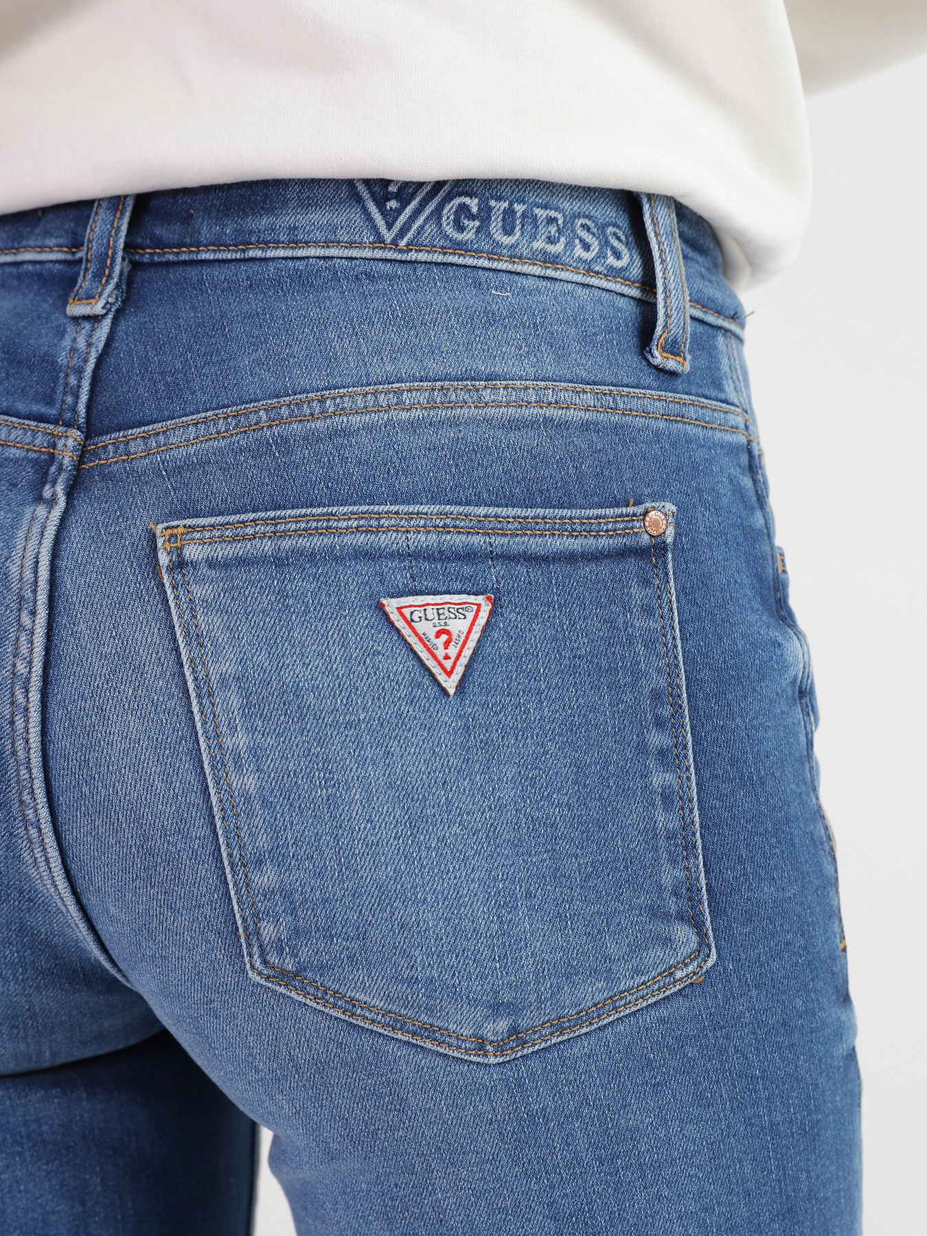 Прямые джинсы GUESS Straight модель W2RA58.D4KJ1;ALPA Фото