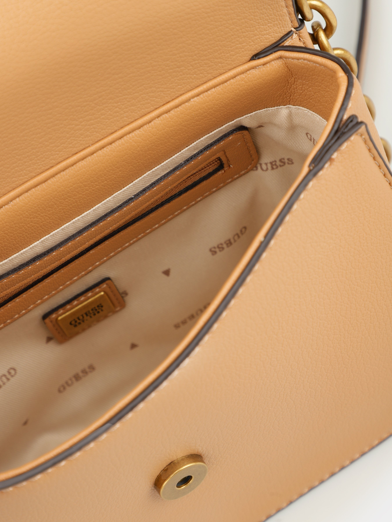 Сумка GUESS модель HWVB85.48200;CAR Фото