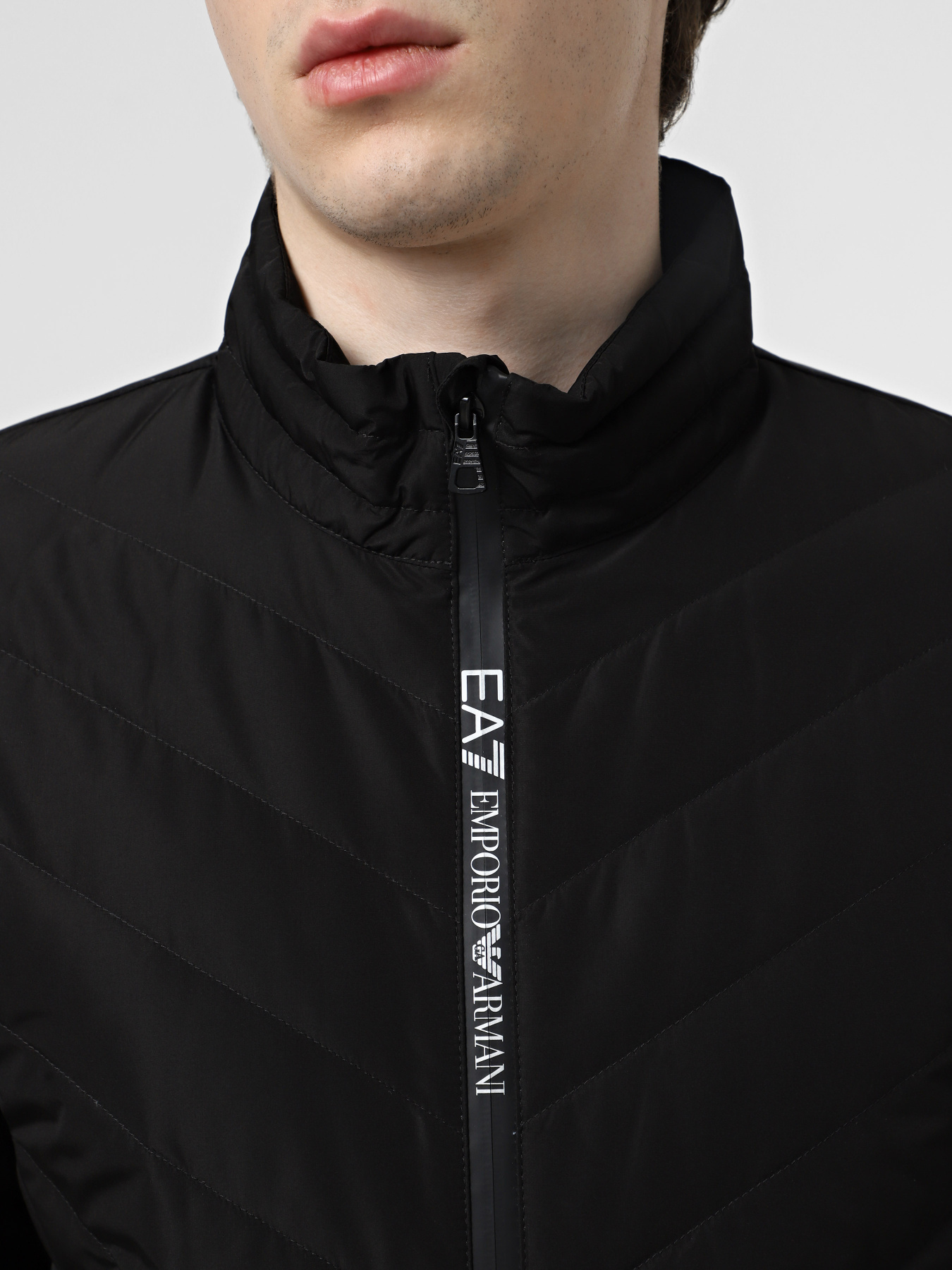 Демисезонная куртка EA7 Premium Shield модель 8NPB13-PNE1Z-1200 Фото