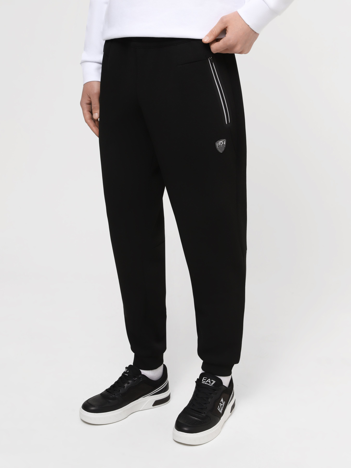 Штаны спортивные EA7 Premium Shield модель 8NPP63-PJ4EZ-1200 Фото