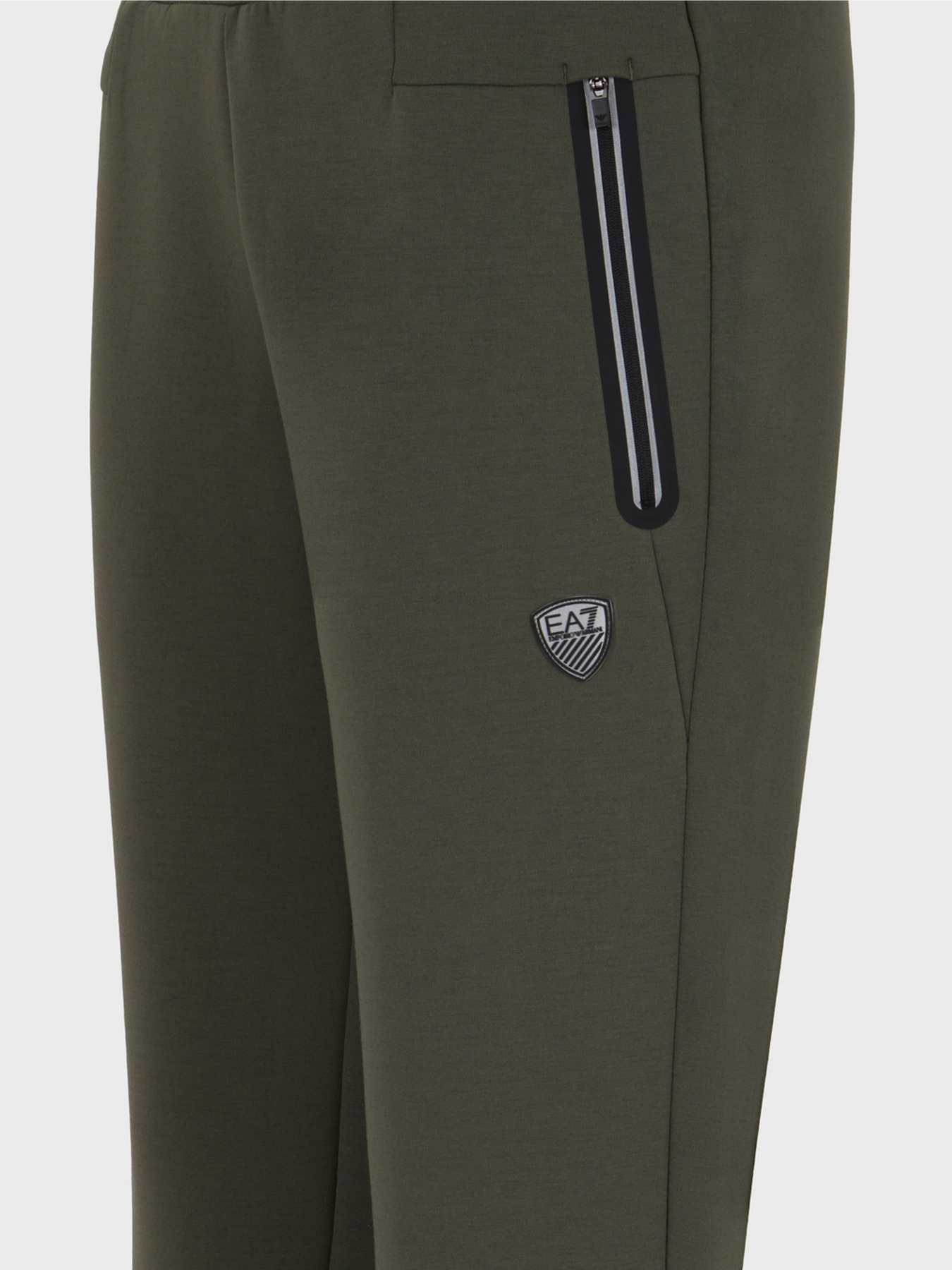 Спортивні штани EA7 Premium Shield модель 8NPP63-PJ4EZ-1846 Спортивні штани EA7 Premium Shield модель 8NPP63-PJ4EZ-1846 Фото