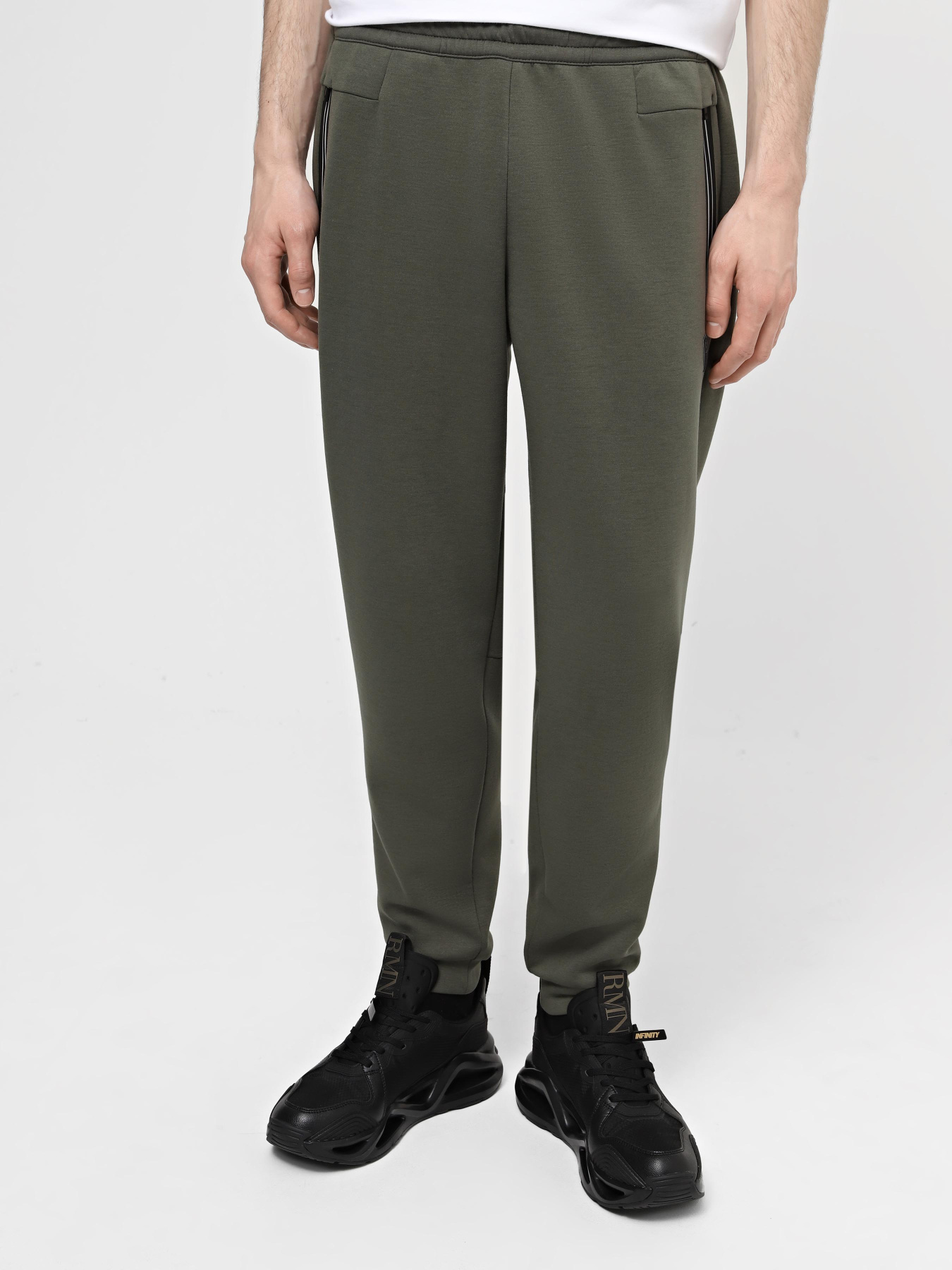 Спортивні штани EA7 Premium Shield модель 8NPP63-PJ4EZ-1846 Спортивні штани EA7 Premium Shield модель 8NPP63-PJ4EZ-1846 Фото