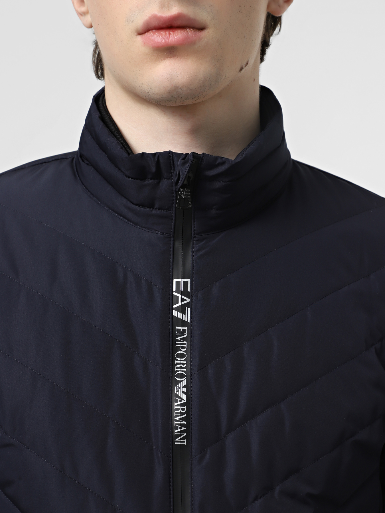 Пуховик EA7 Premium Shield модель 8NPB13-PNE1Z-1562 Пуховик EA7 Premium Shield модель 8NPB13-PNE1Z-1562 Фото