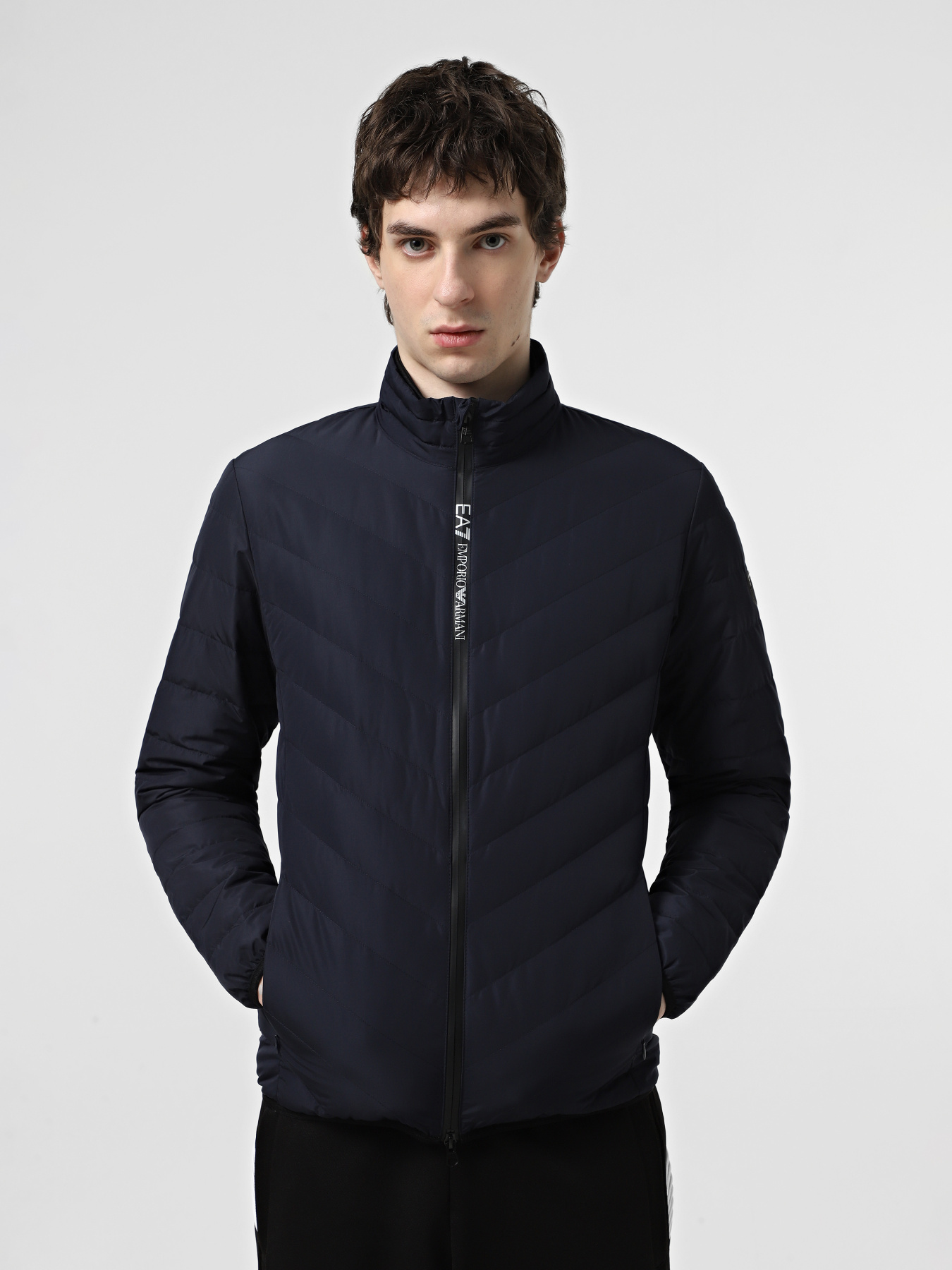 Пуховик EA7 Premium Shield модель 8NPB13-PNE1Z-1562 Пуховик EA7 Premium Shield модель 8NPB13-PNE1Z-1562 Фото