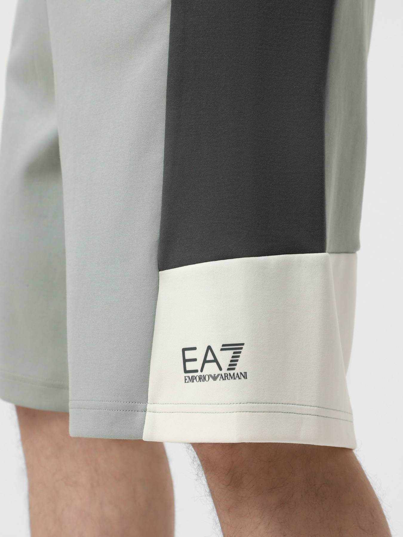 Повсякденні шорти EA7 Summerblock модель 7M000280-AF12660-U9024 Фото
