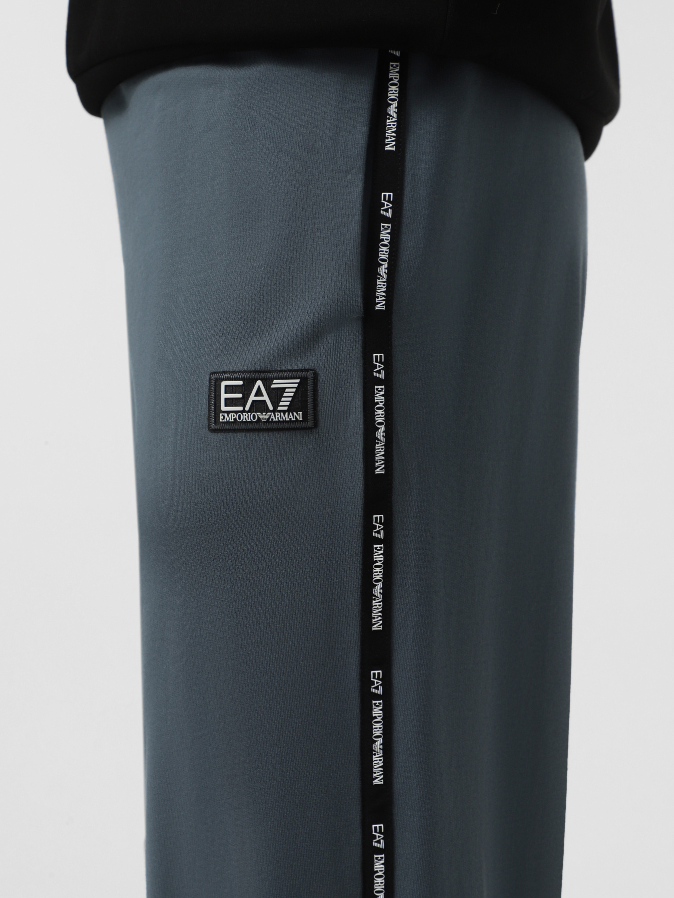 Штани спортивні EA7  Logo Series модель 7M001040-AF10380-U8106 Фото