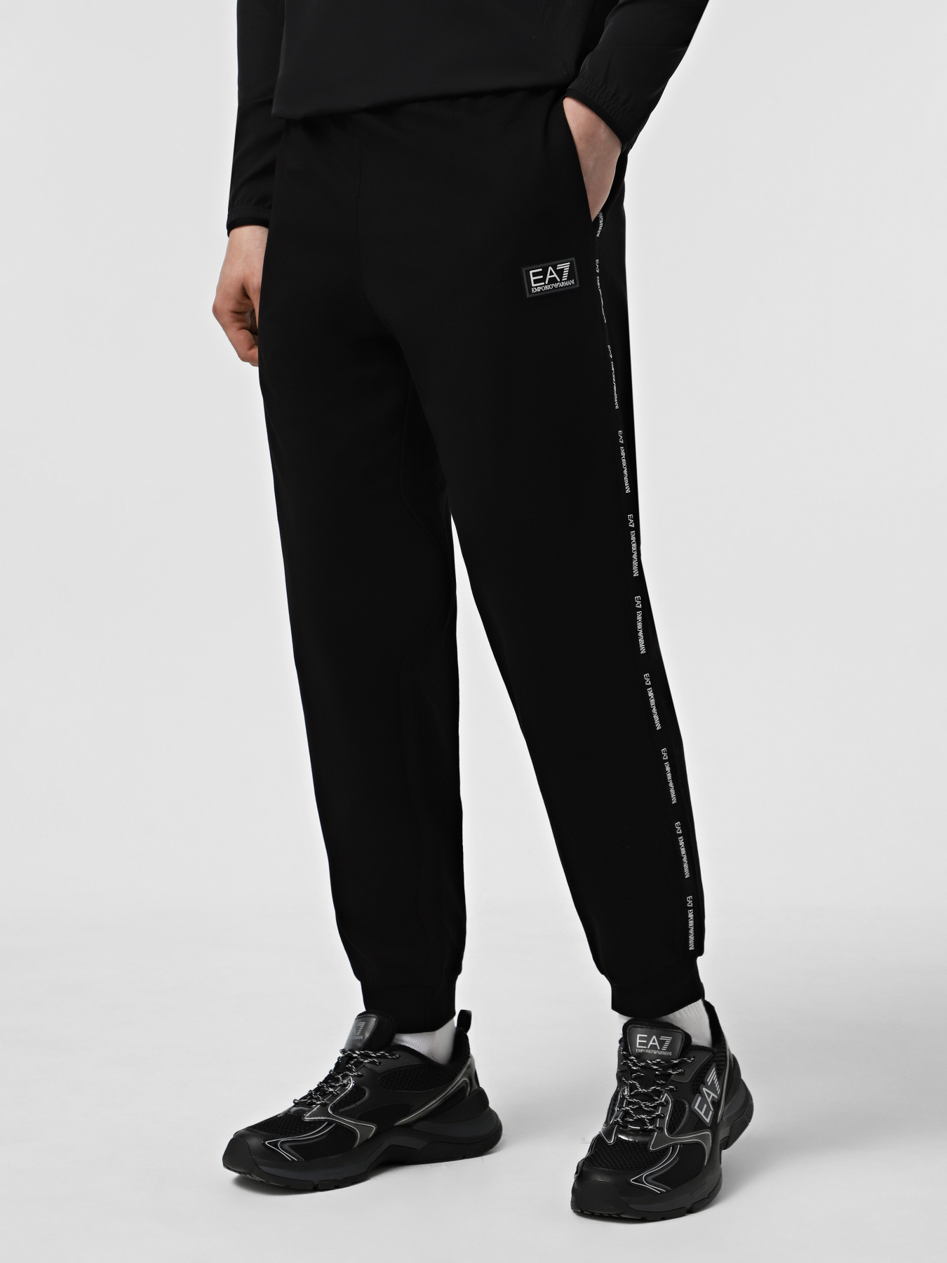 Штаны спортивные EA7 Logo Series модель 7M001040-AF10380-UC001 Фото