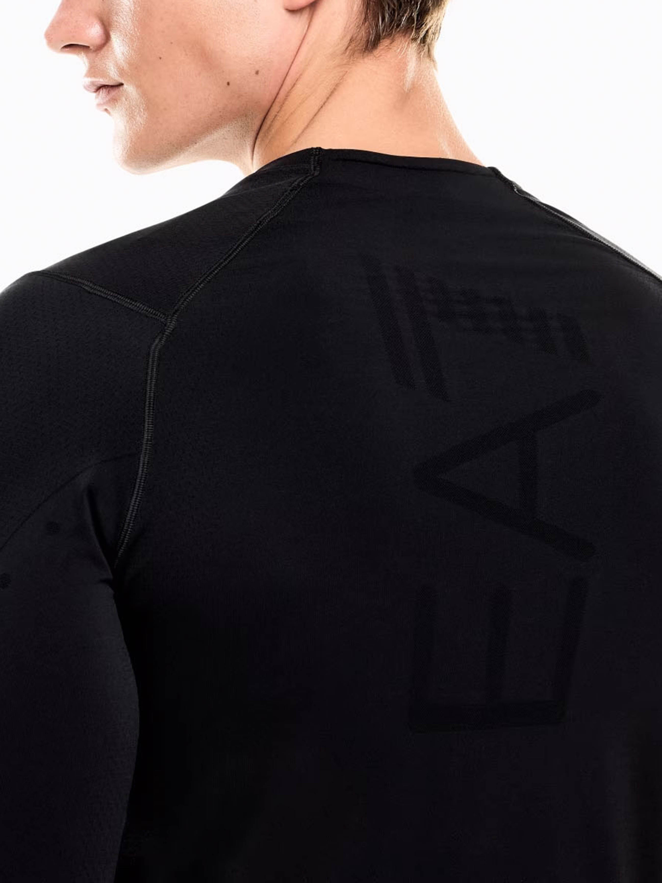 Лонгслив EA7 Urban Escape модель 7M000083-AF13941-UC001 Фото