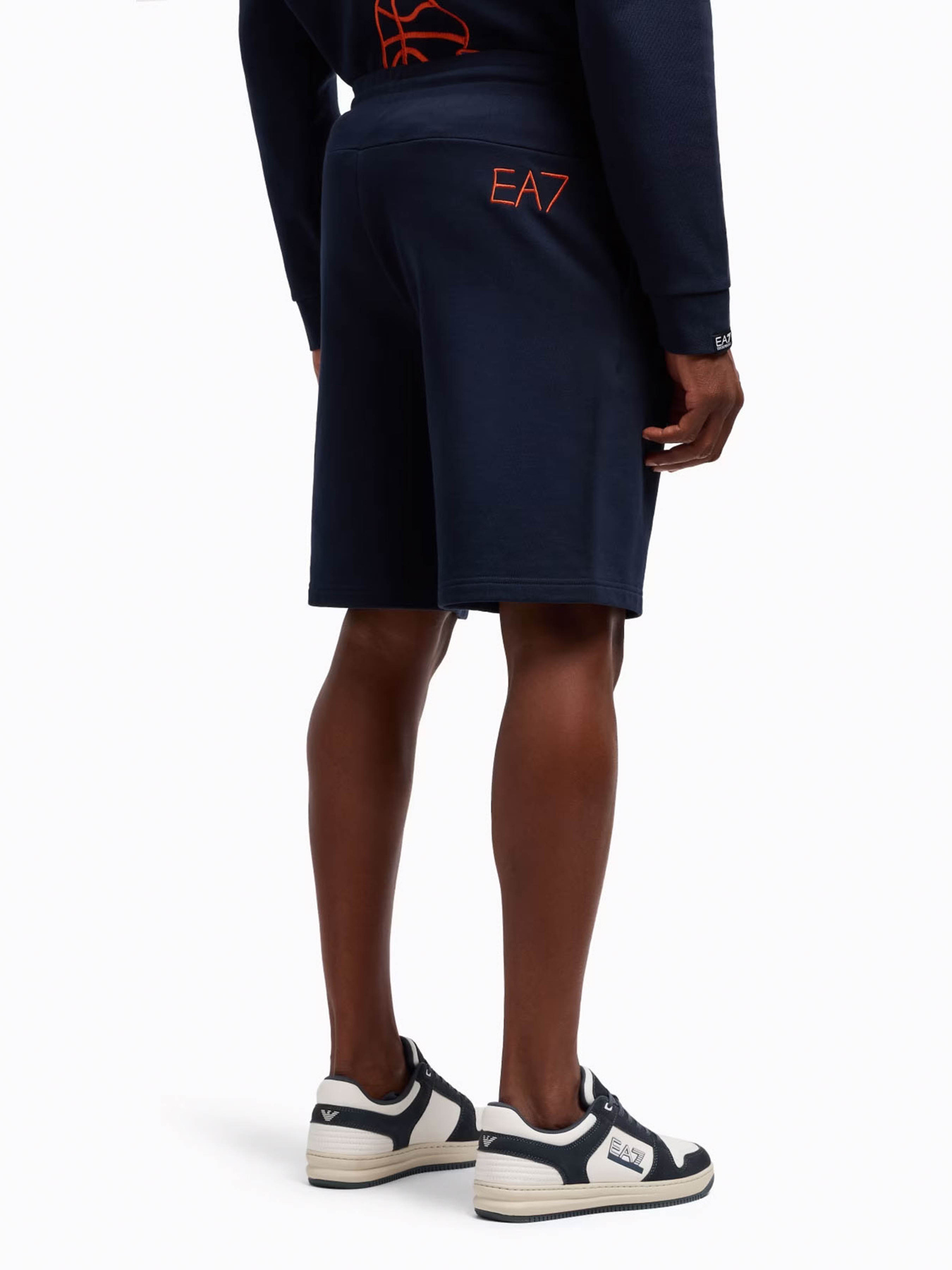 Повседневные шорты EA7 Graphic Series модель 7M000106-AF12451-UB102 Повседневные шорты EA7 Graphic Series модель 7M000106-AF12451-UB102 Фото