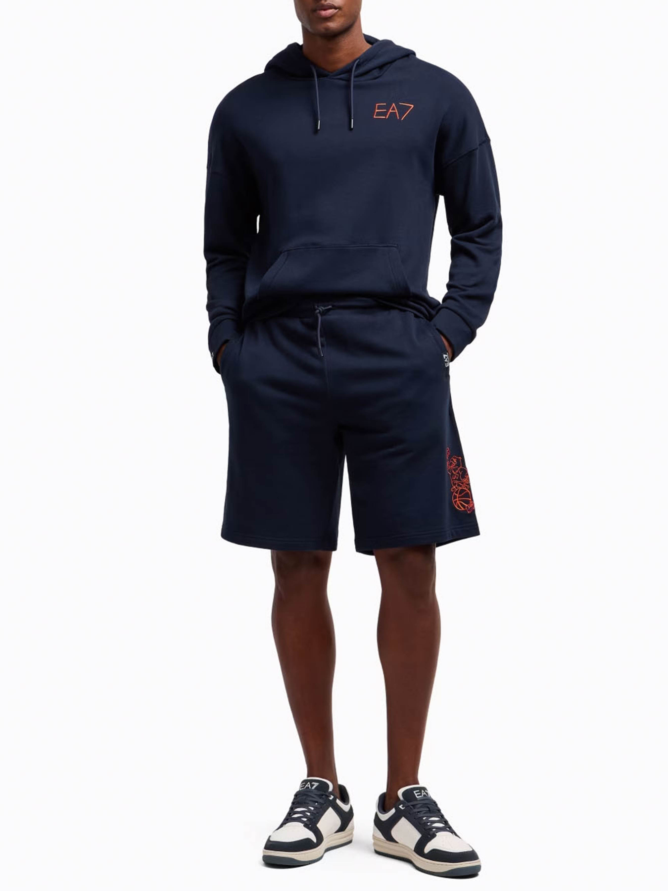 Повседневные шорты EA7 Graphic Series модель 7M000106-AF12451-UB102 Повседневные шорты EA7 Graphic Series модель 7M000106-AF12451-UB102 Фото