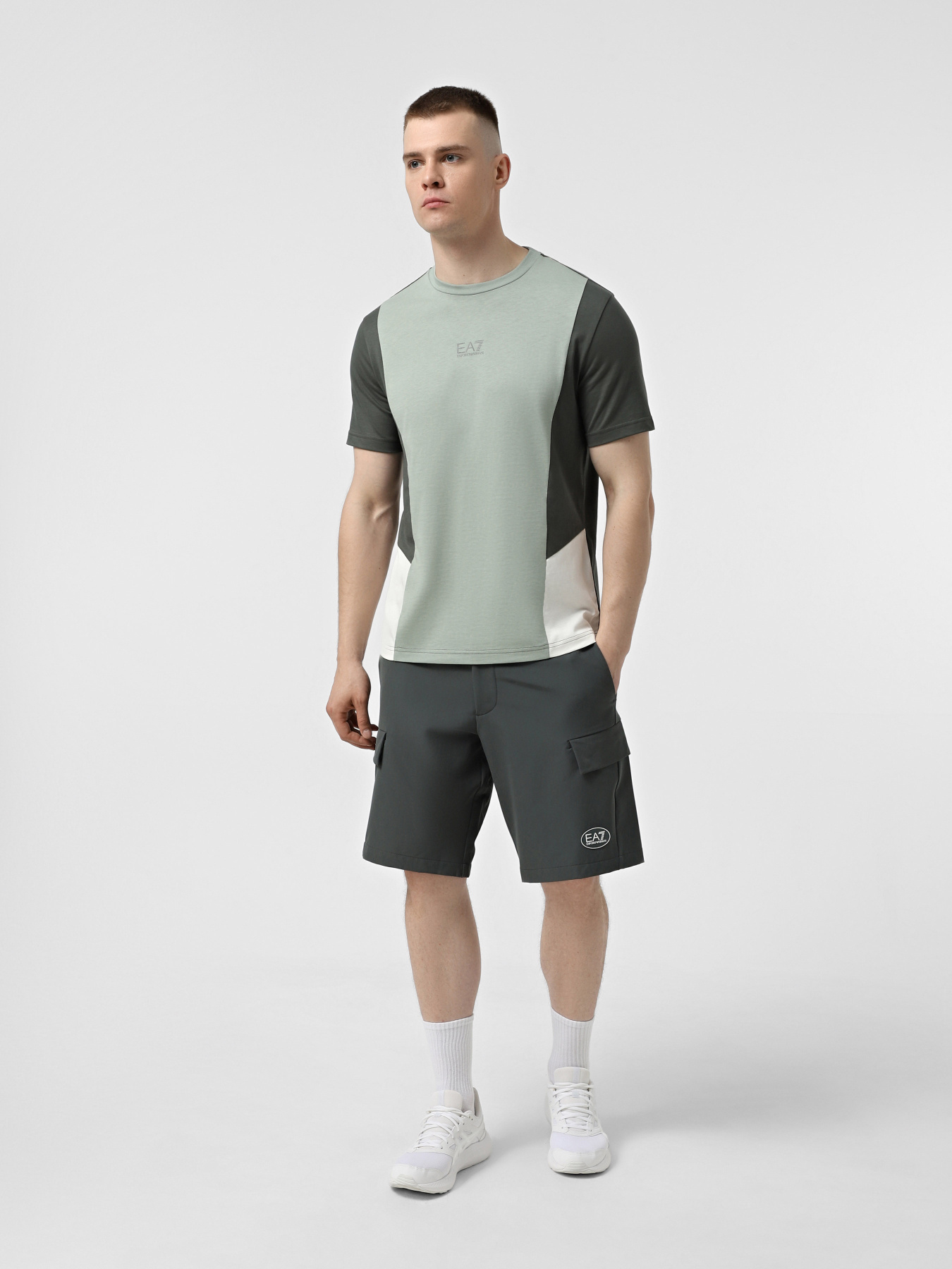 Повседневные шорты EA7 Golf Pro модель 7M000196-AF13554-U8109 Фото