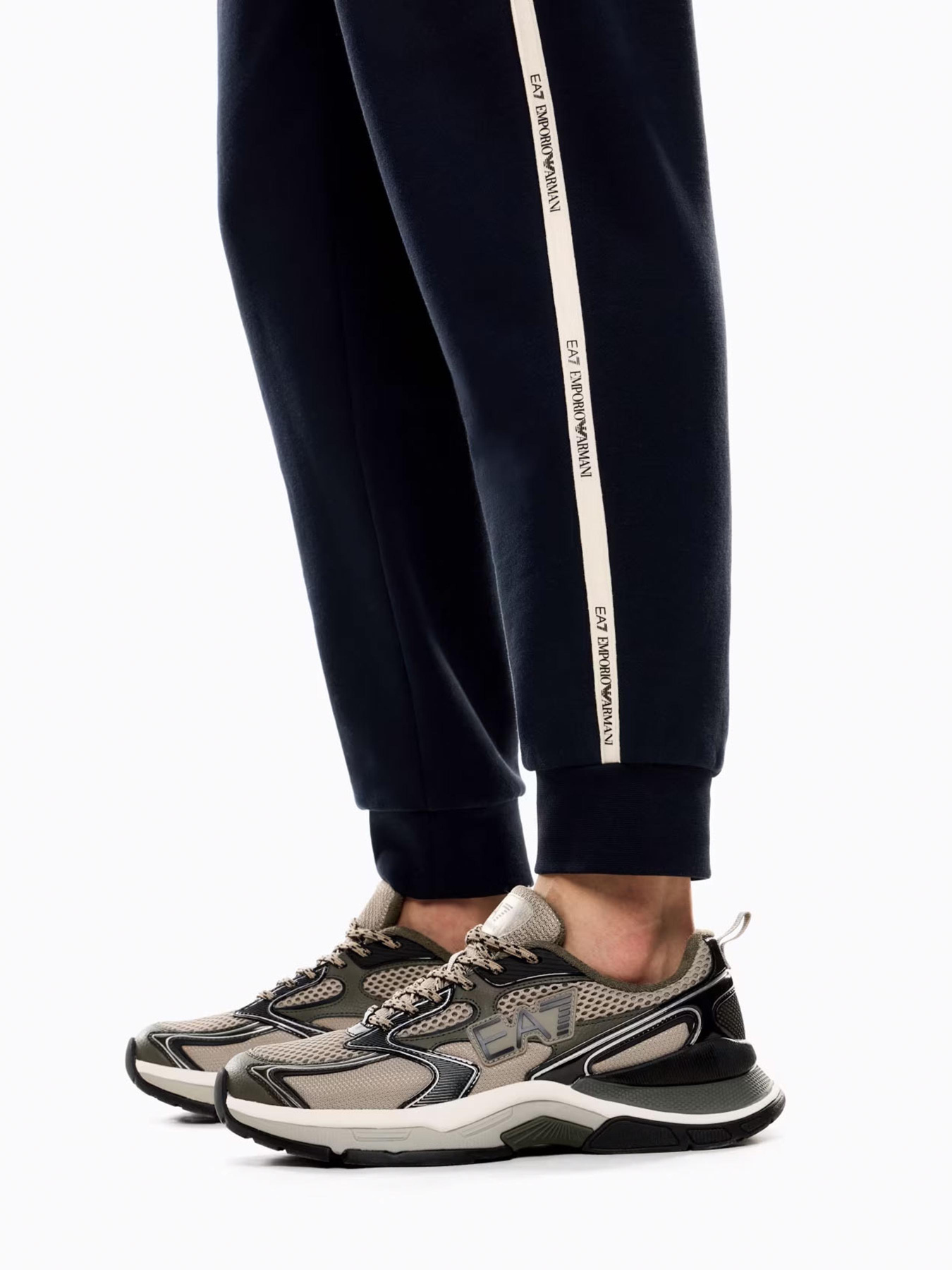 Штаны спортивные EA7 модель 7M000974-AF10377-UB102 Фото