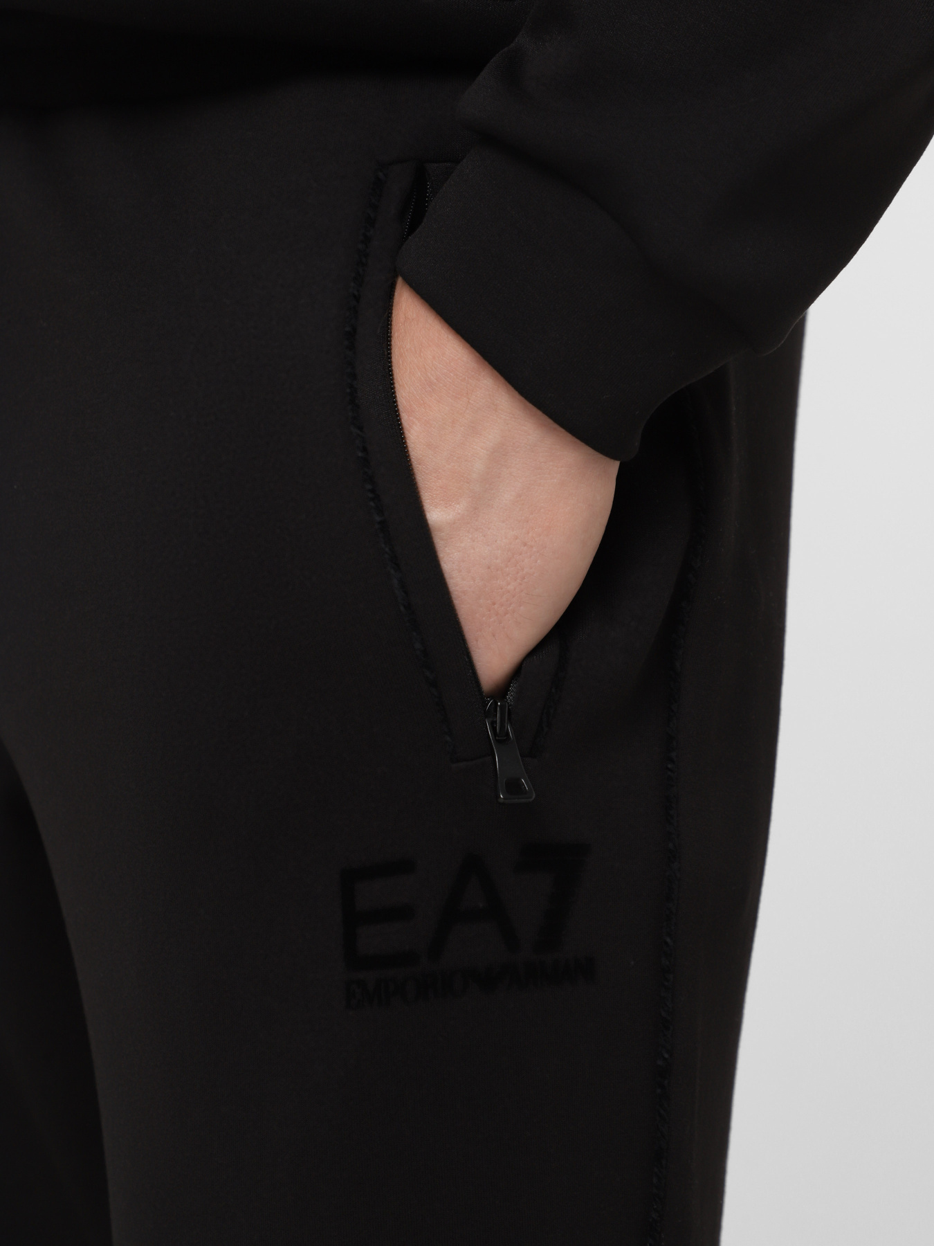 Штаны спортивные EA7 модель 7M000761-AF13865-UC001 Фото