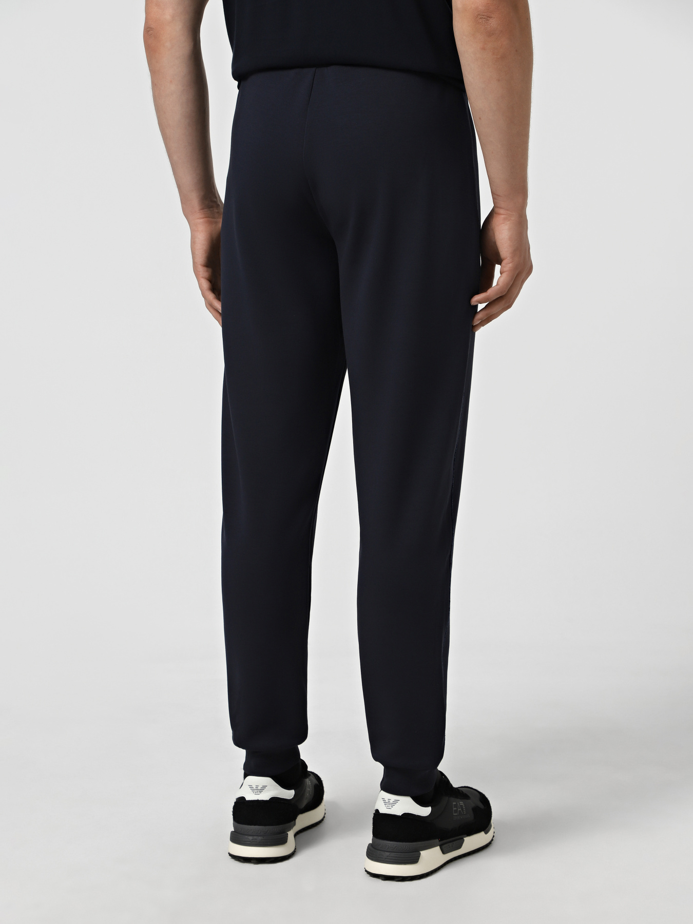 Спортивні штани EA7 модель 7M000761-AF13865-UB102 Спортивні штани EA7 модель 7M000761-AF13865-UB102 Фото