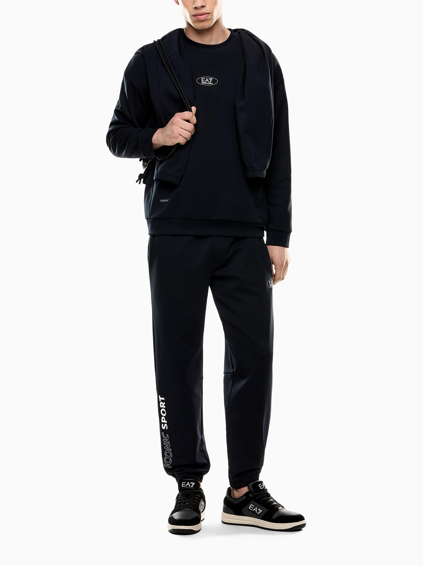 Штаны спортивные EA7 модель 7M000600-AF16426-UB102 Штаны спортивные EA7 модель 7M000600-AF16426-UB102 Фото