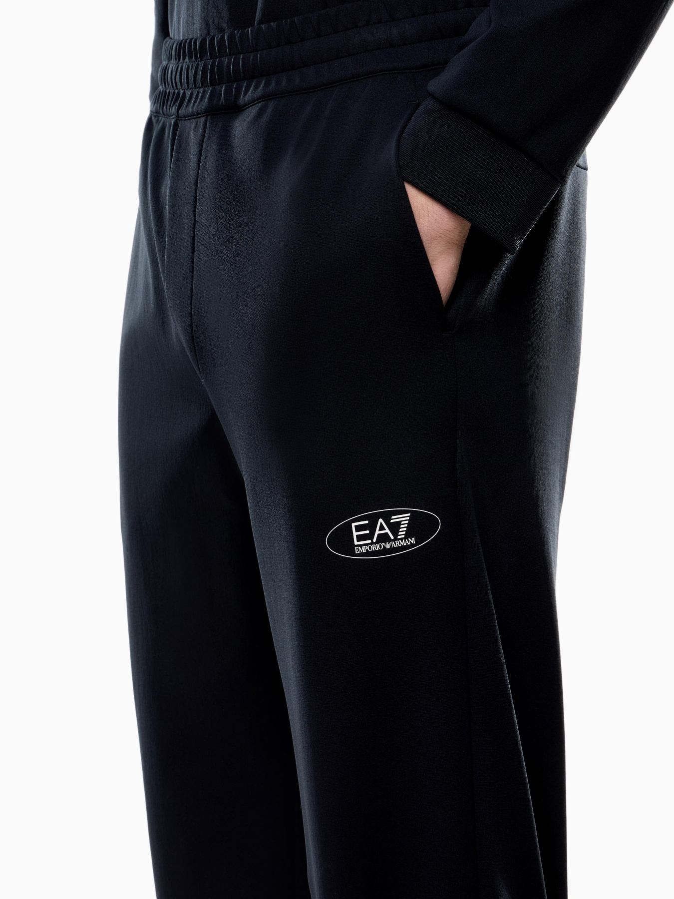 Штаны спортивные EA7 модель 7M000600-AF16426-UB102 Штаны спортивные EA7 модель 7M000600-AF16426-UB102 Фото