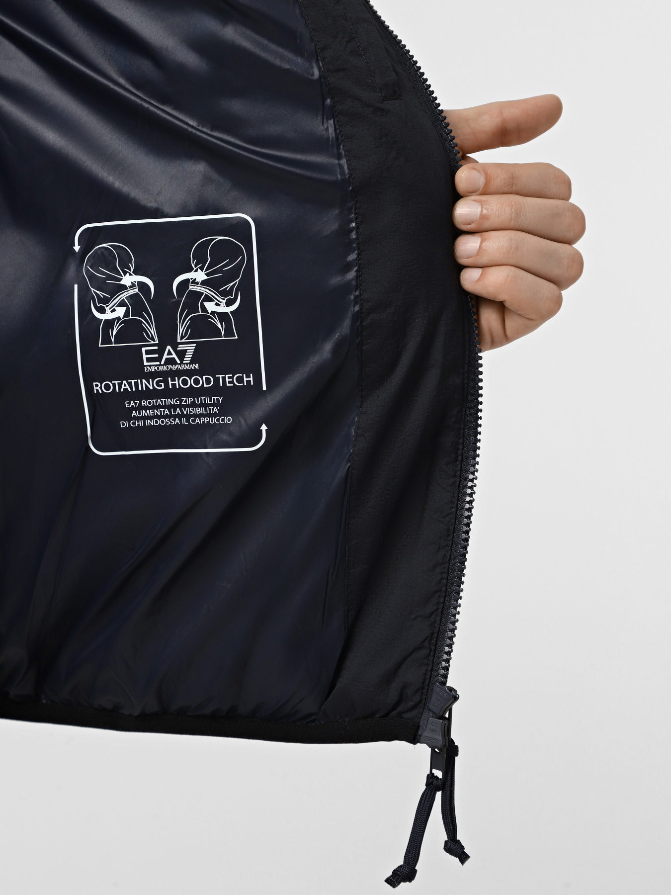 Зимняя куртка EA7 модель 7M000718-AF16073-UB102 Фото