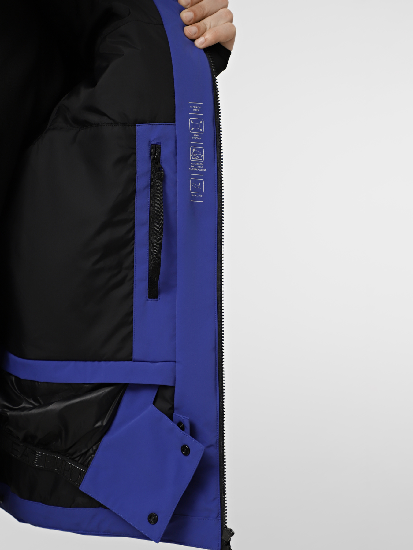 Зимняя куртка EA7 модель 7M000450-AF13887-UA031 Фото