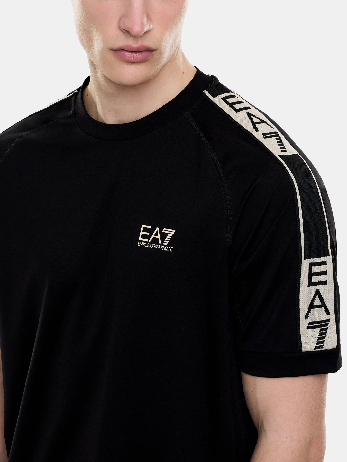 EA7 модель 7M001395-AF16724-UC001 EA7 модель 7M001395-AF16724-UC001 Фото